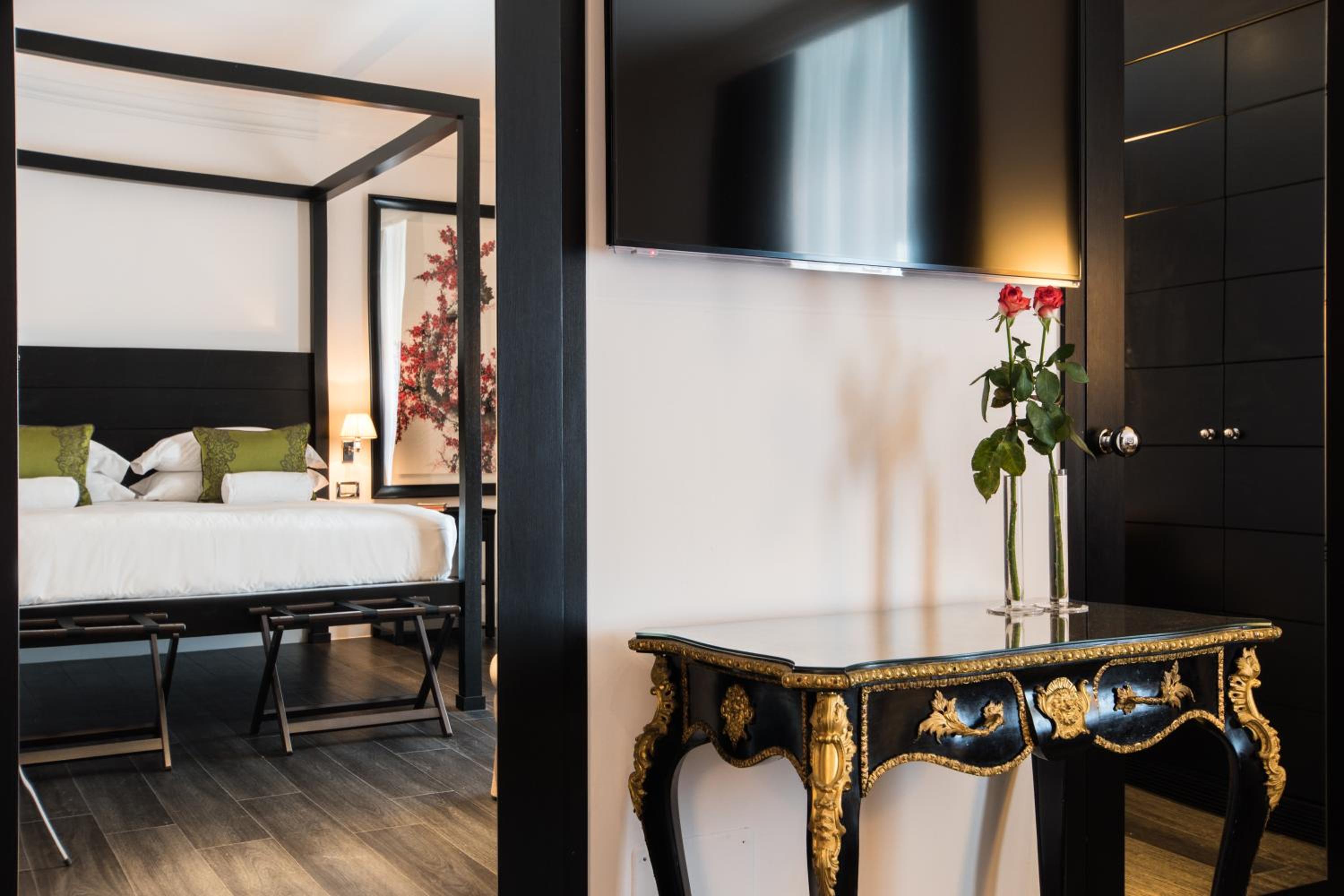 Penthouse Suite with Balcony - Photo 6
