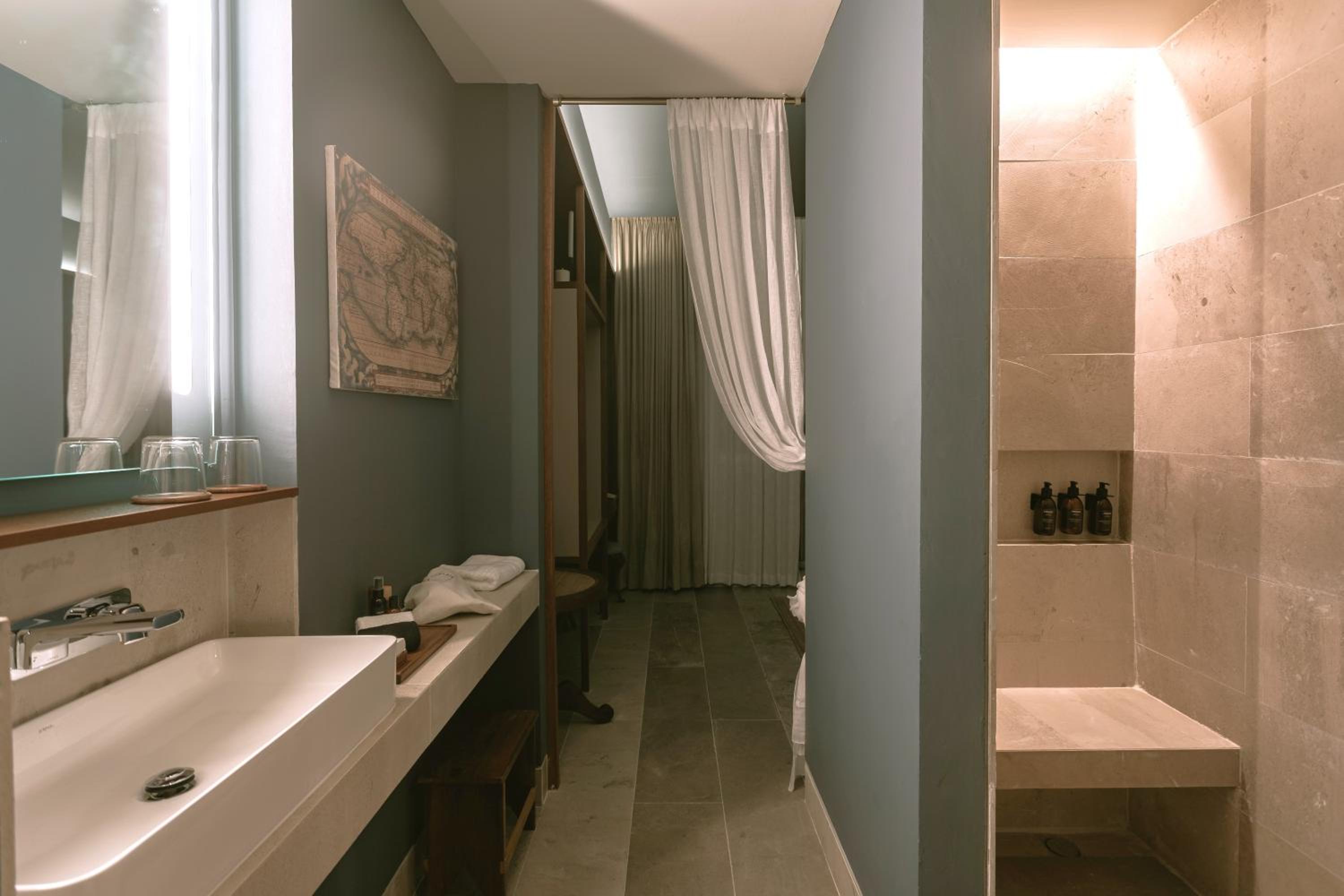 Standard Queen Room - Photo 4