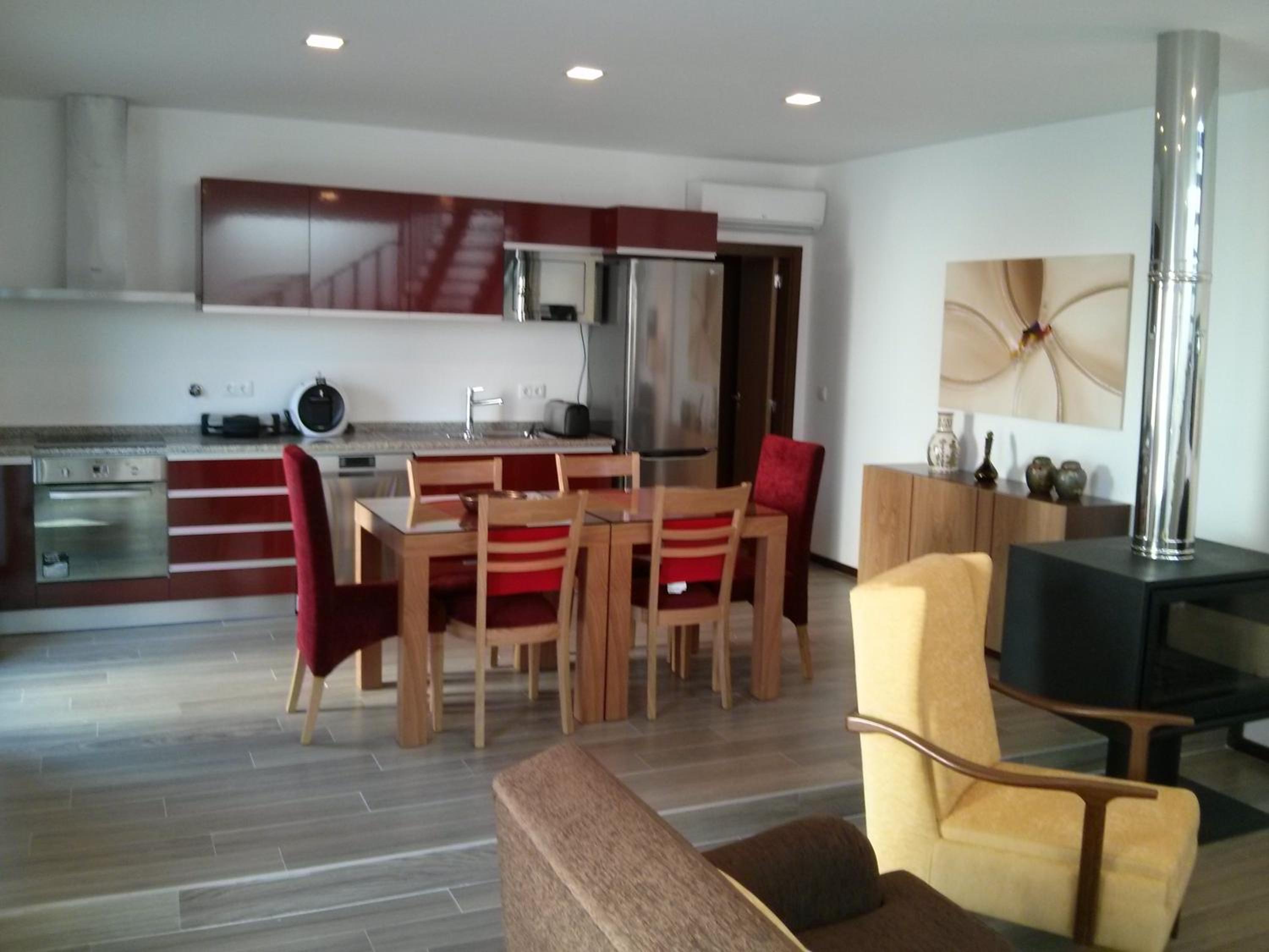 Two-Bedroom House - Photo 2