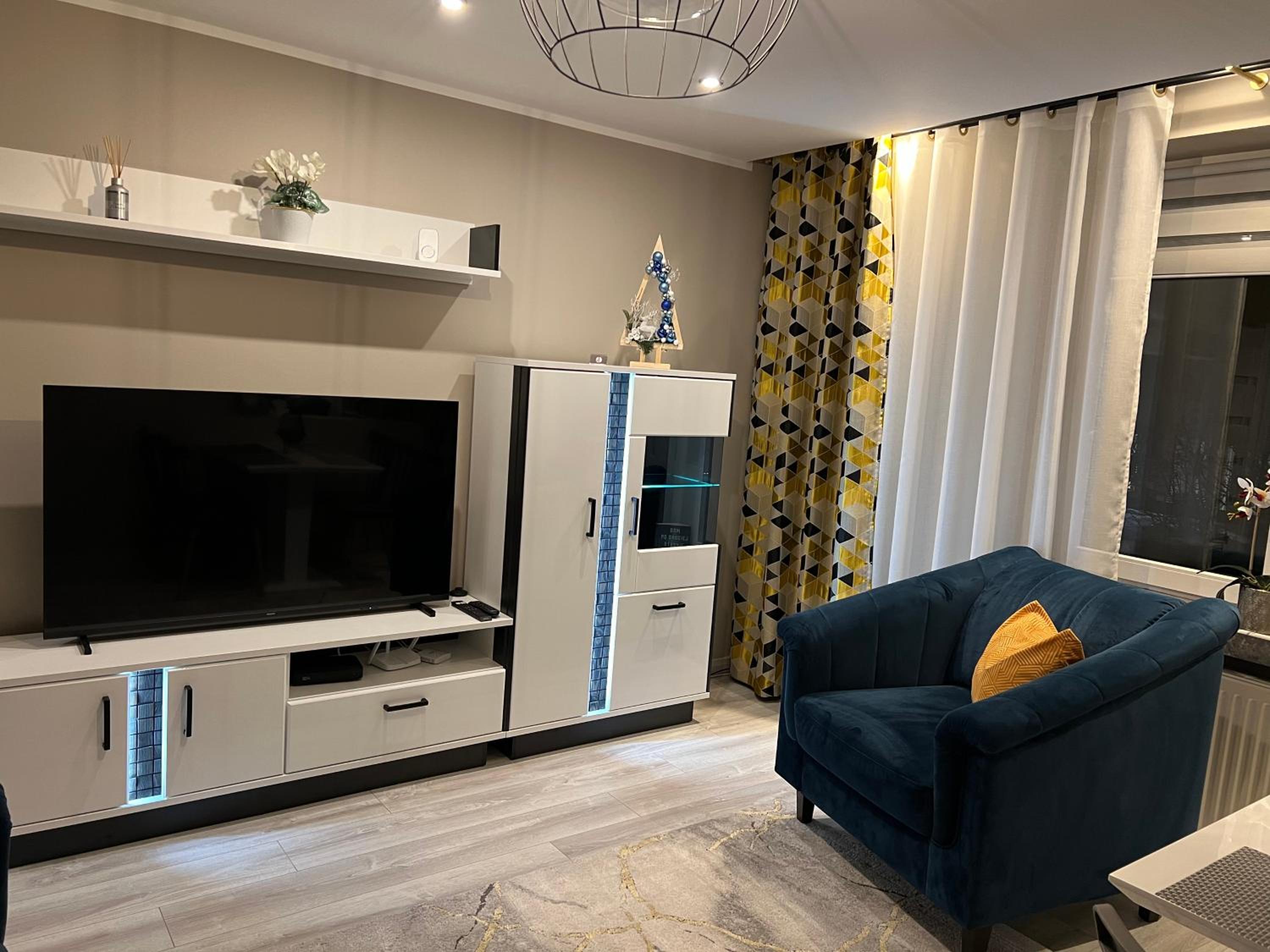 One-Bedroom Apartment - Photo 2