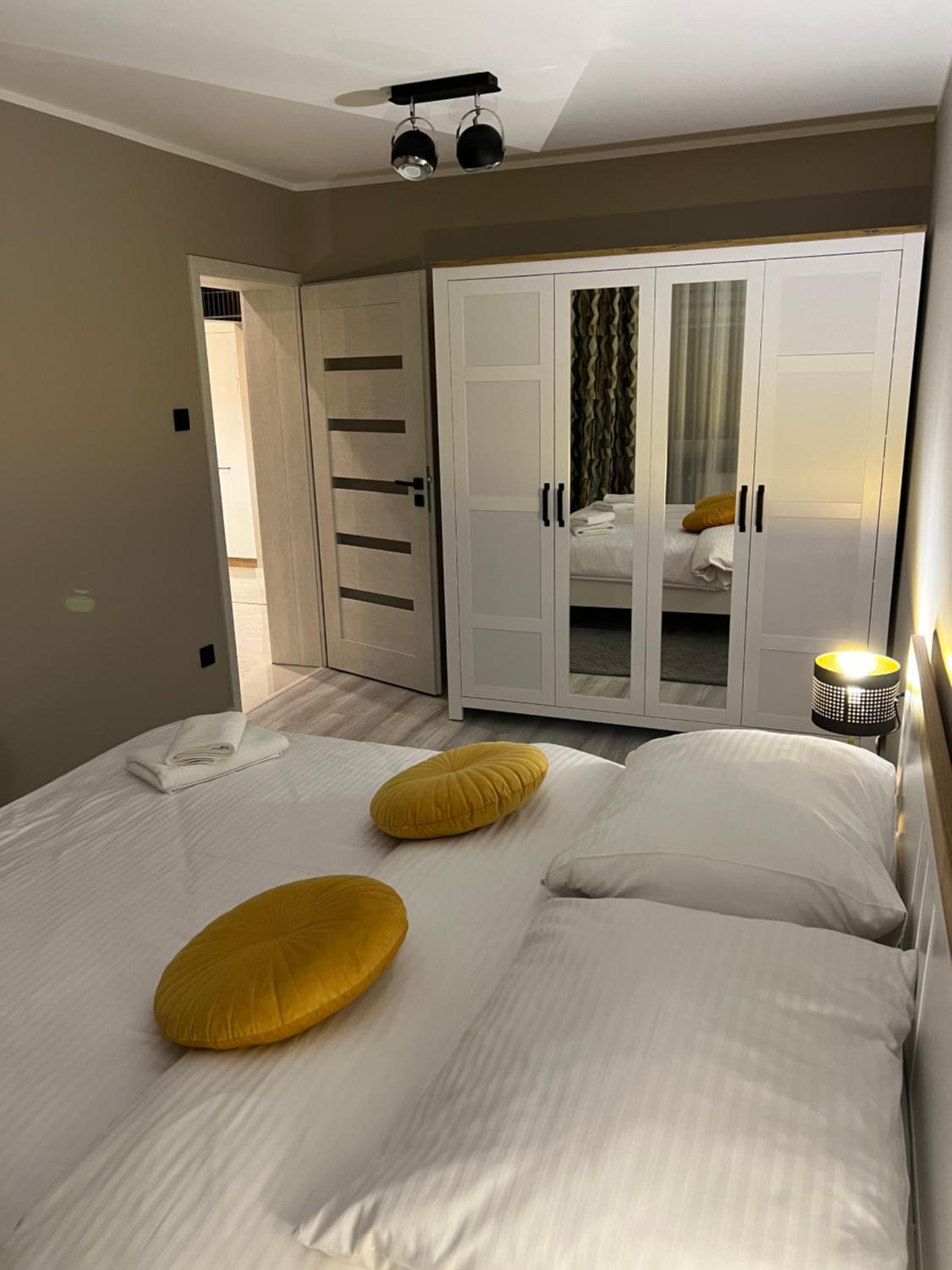 One-Bedroom Apartment - Photo 4