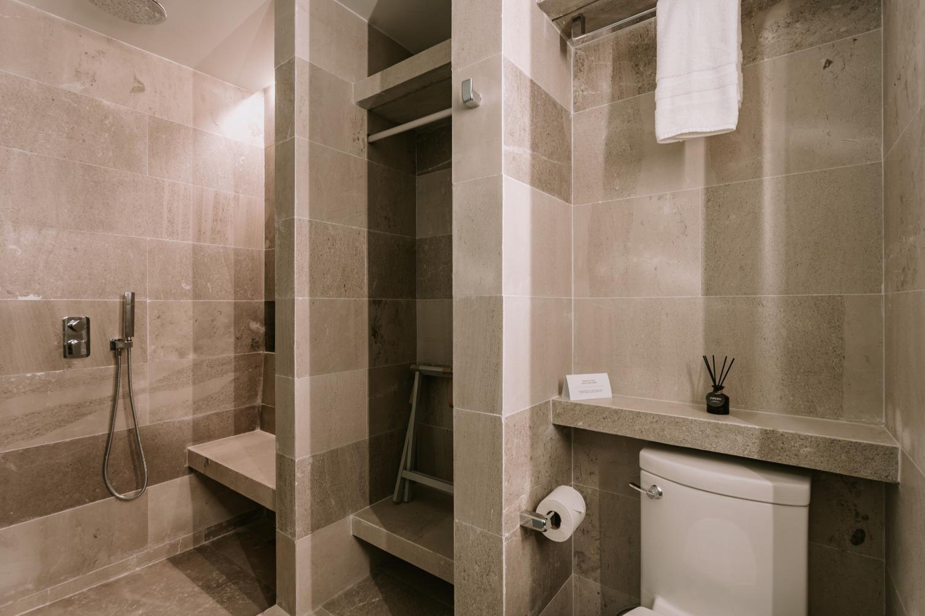 Standard Twin Room - Photo 2