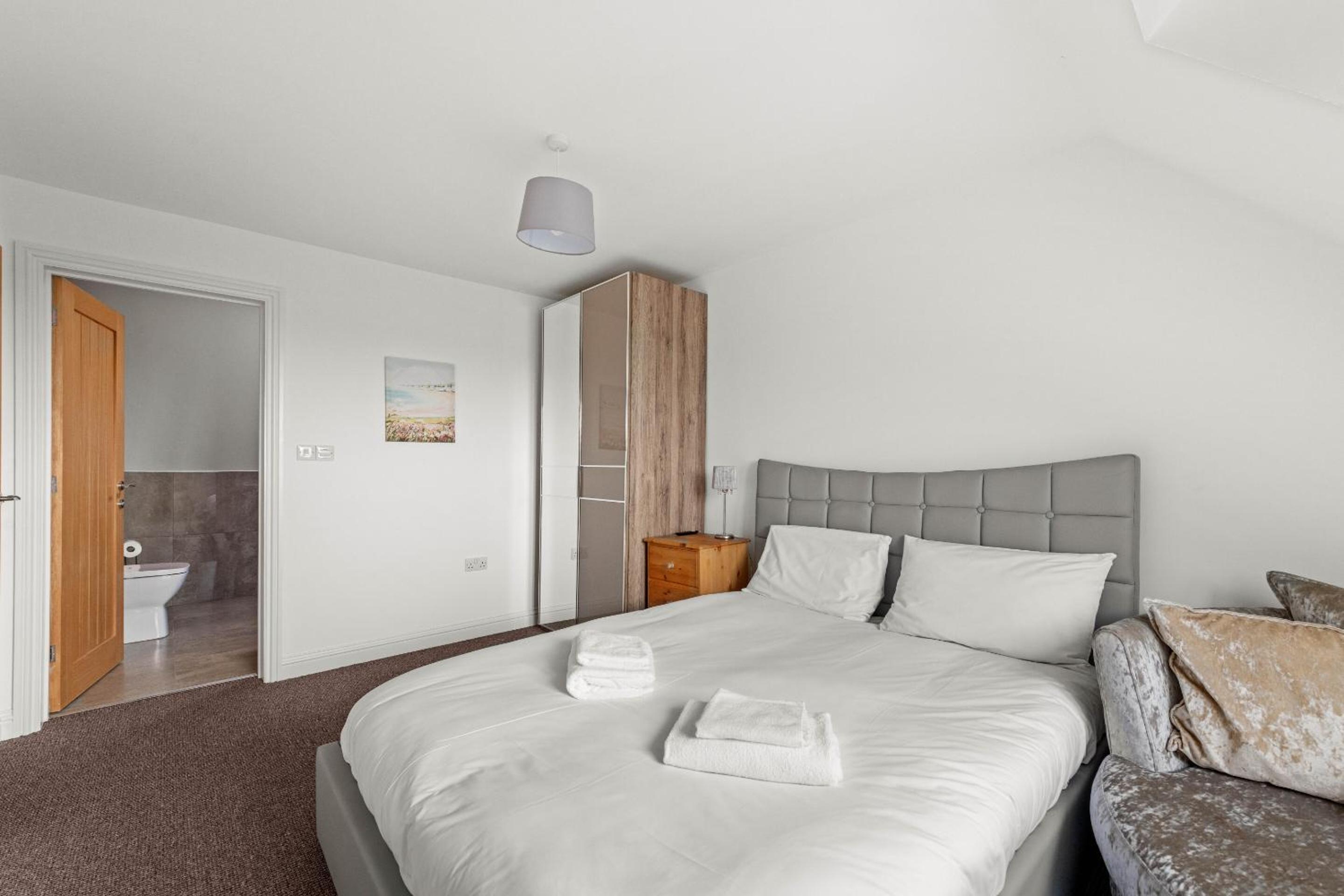 Four-Bedroom House photo 1