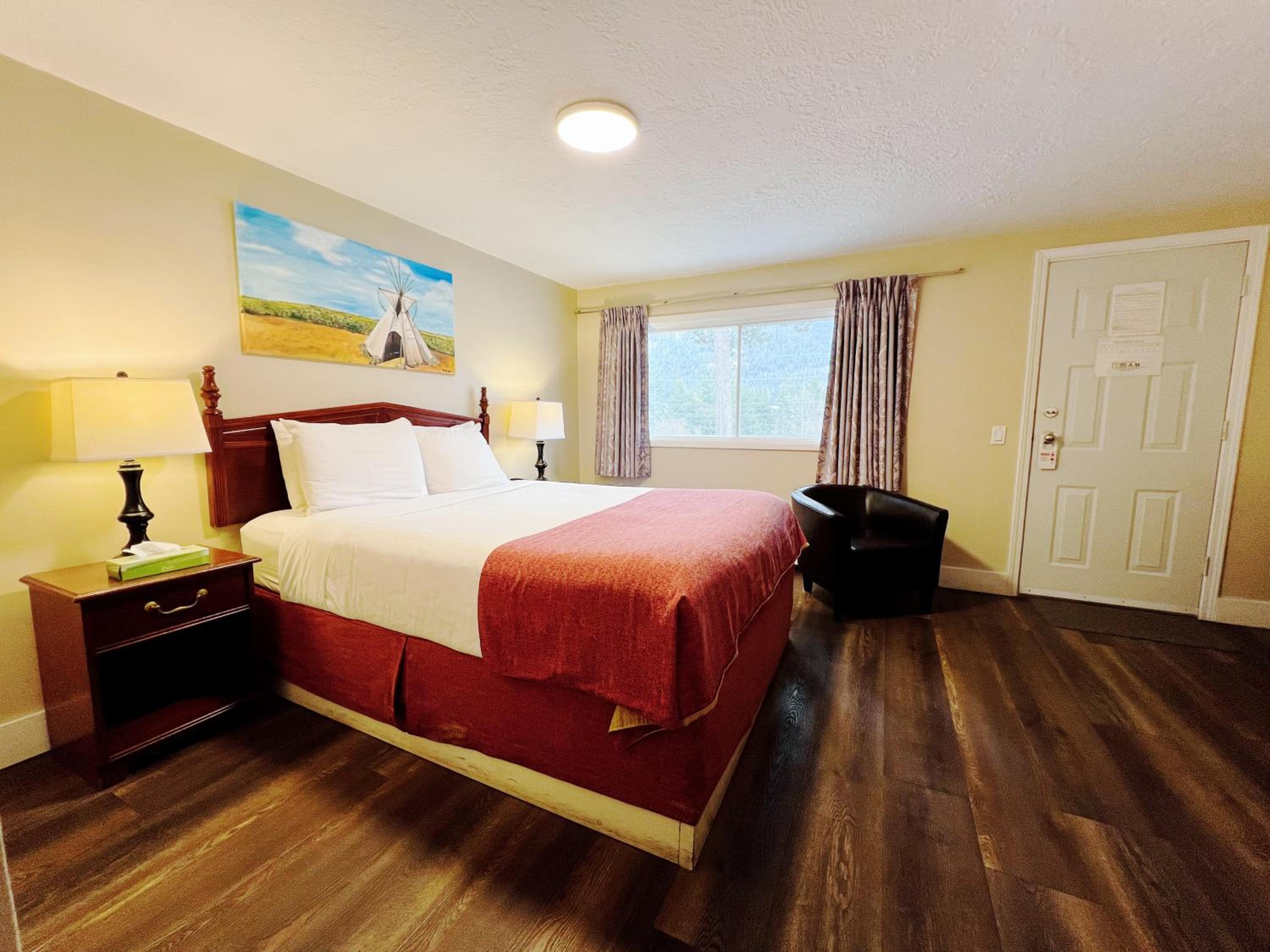 Queen Room photo 2