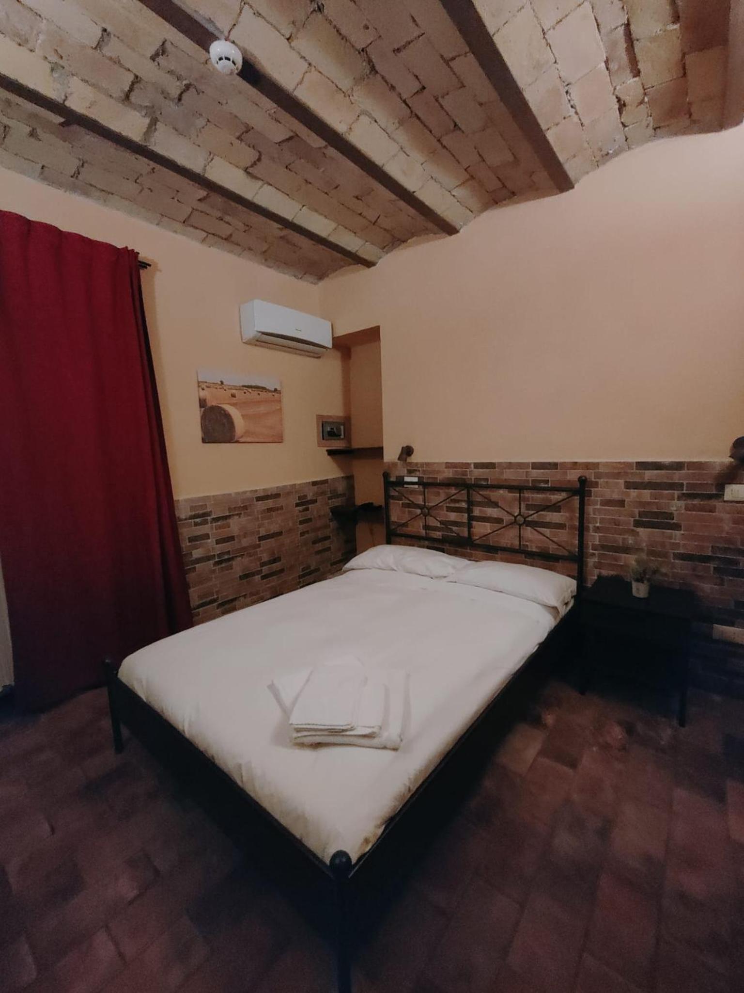 Small Double Room photo 1