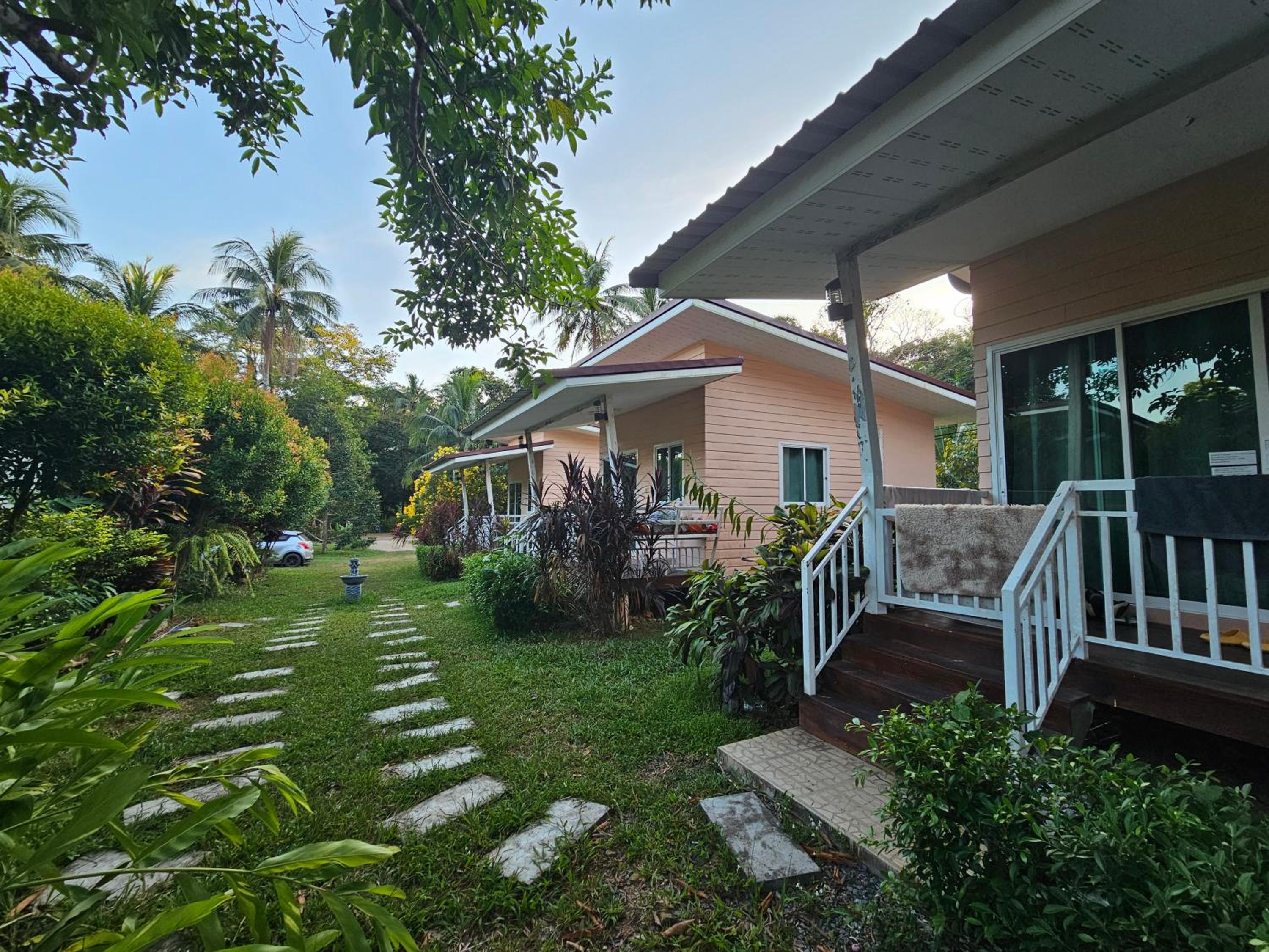 One-Bedroom House - Photo 2