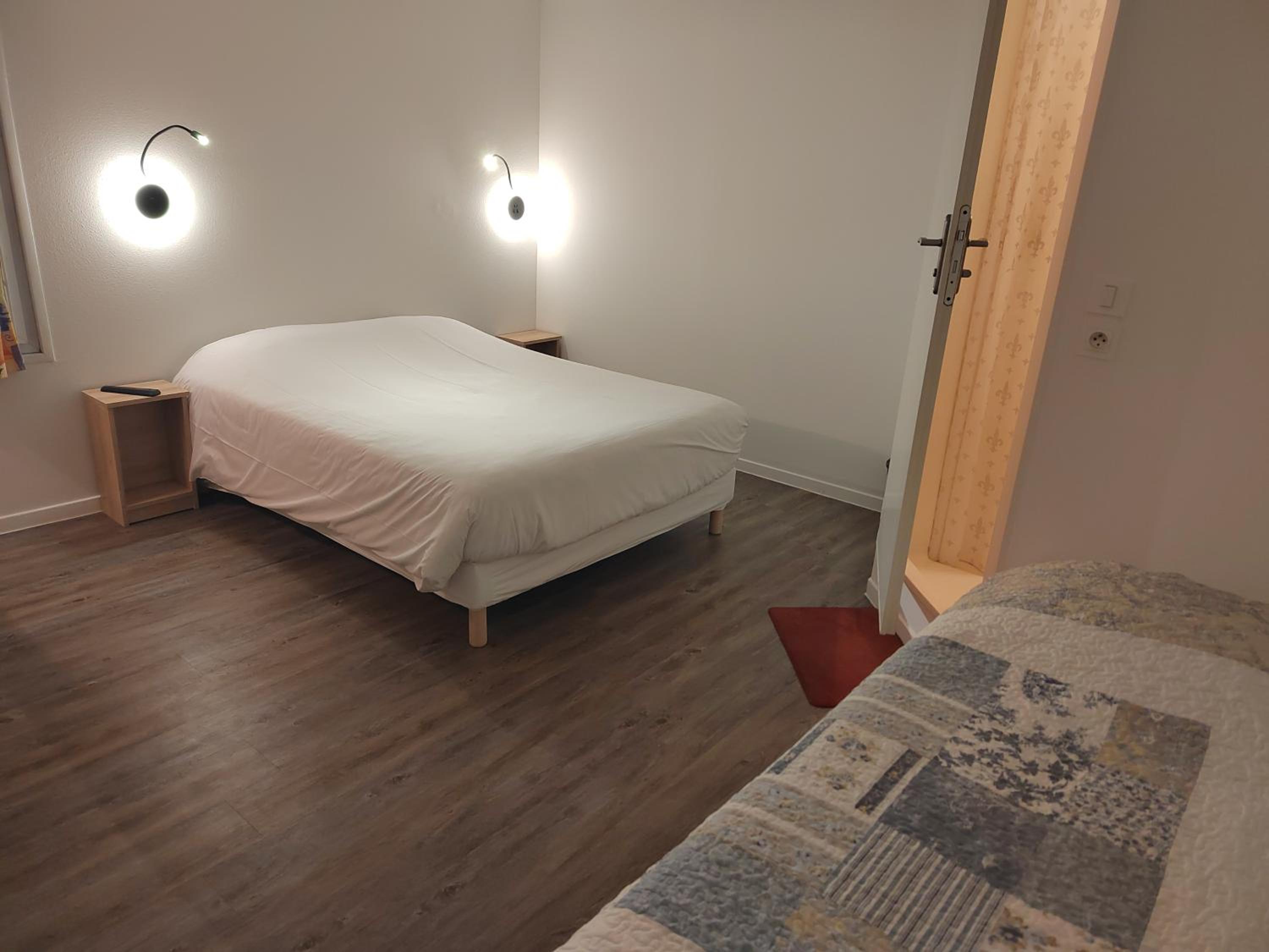 Triple Room with Shower - Photo 11