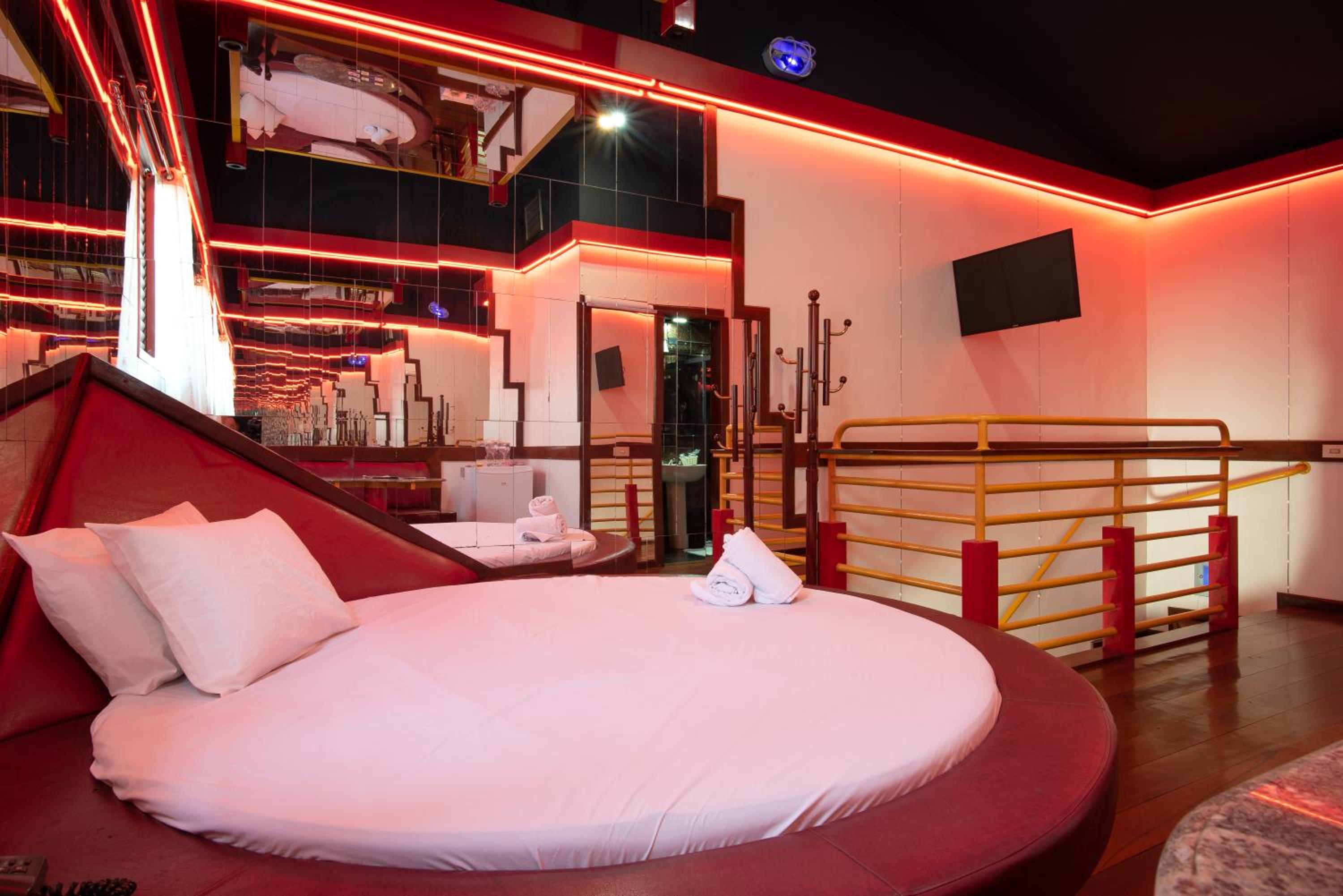 Deluxe Suite - Photo 32