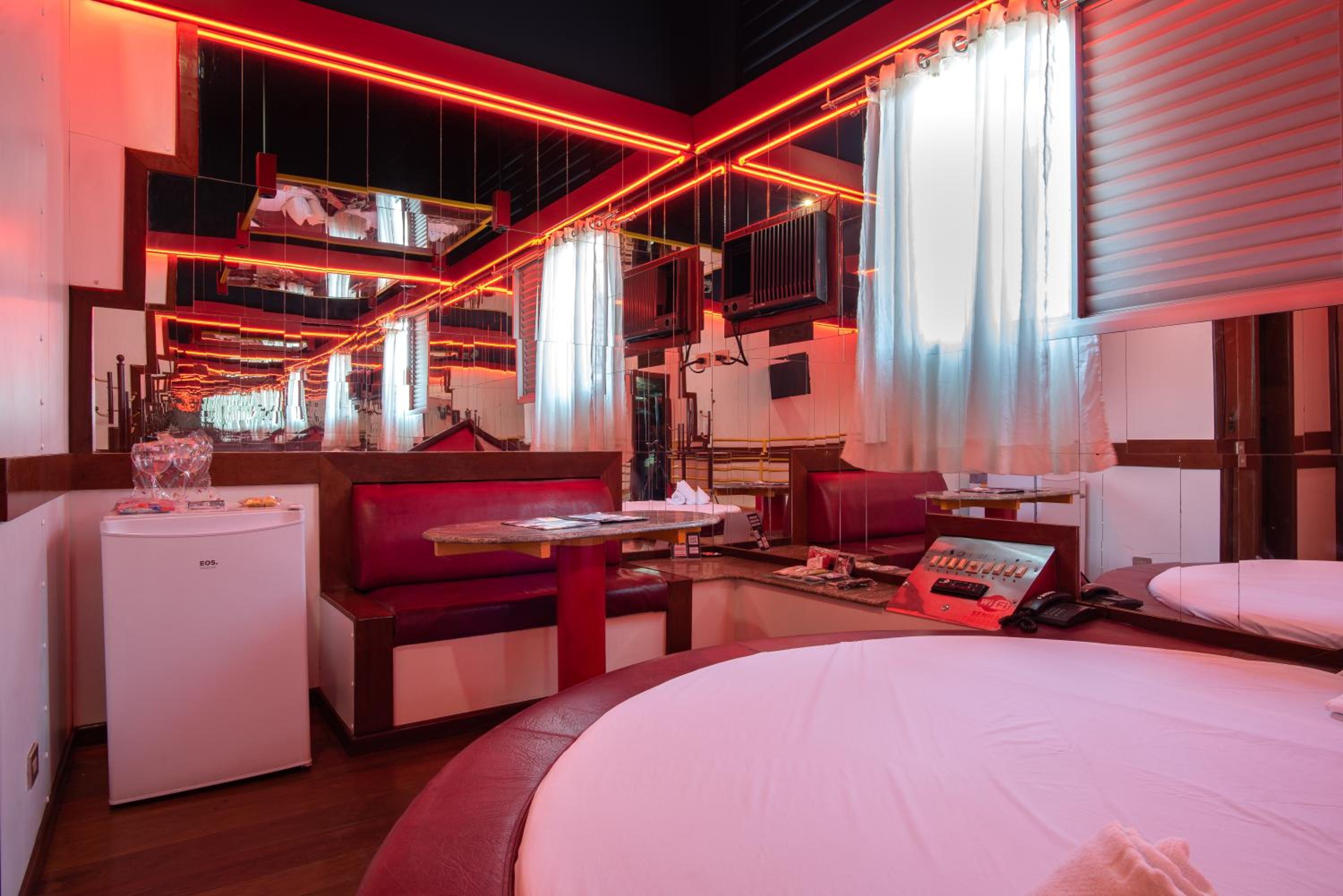 Deluxe Suite - Photo 22