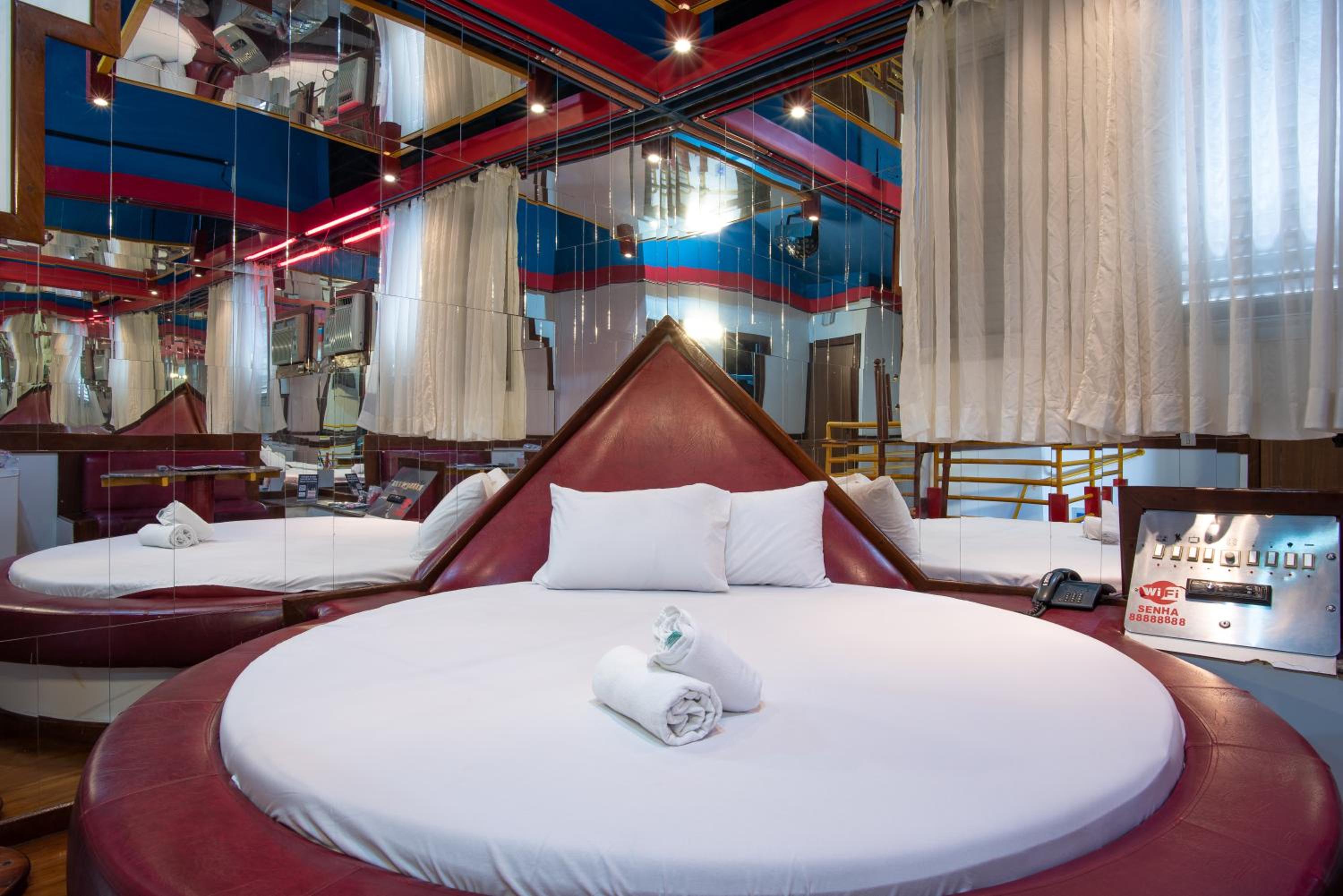 Deluxe Suite - Photo 17