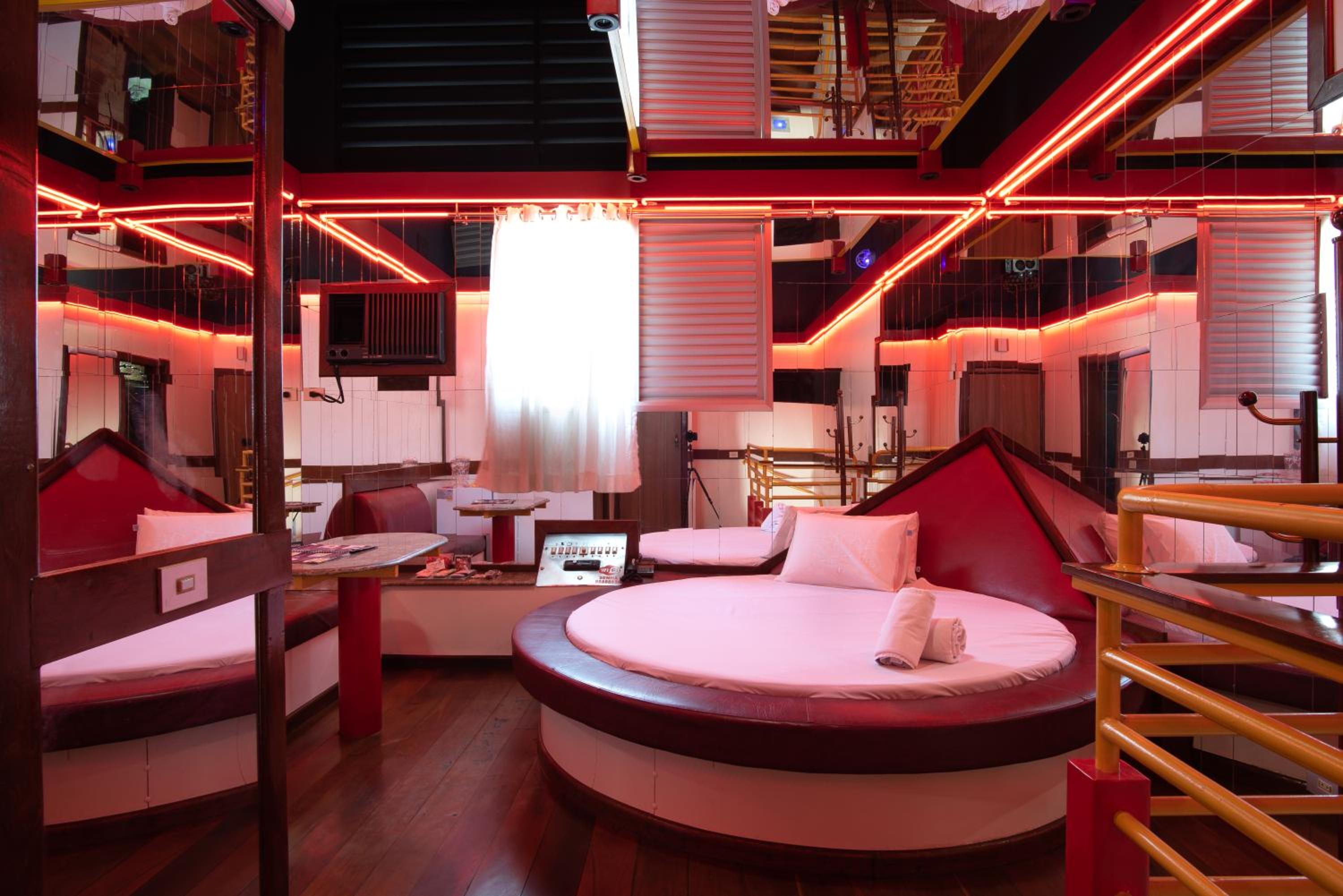 Deluxe Suite - Photo 16