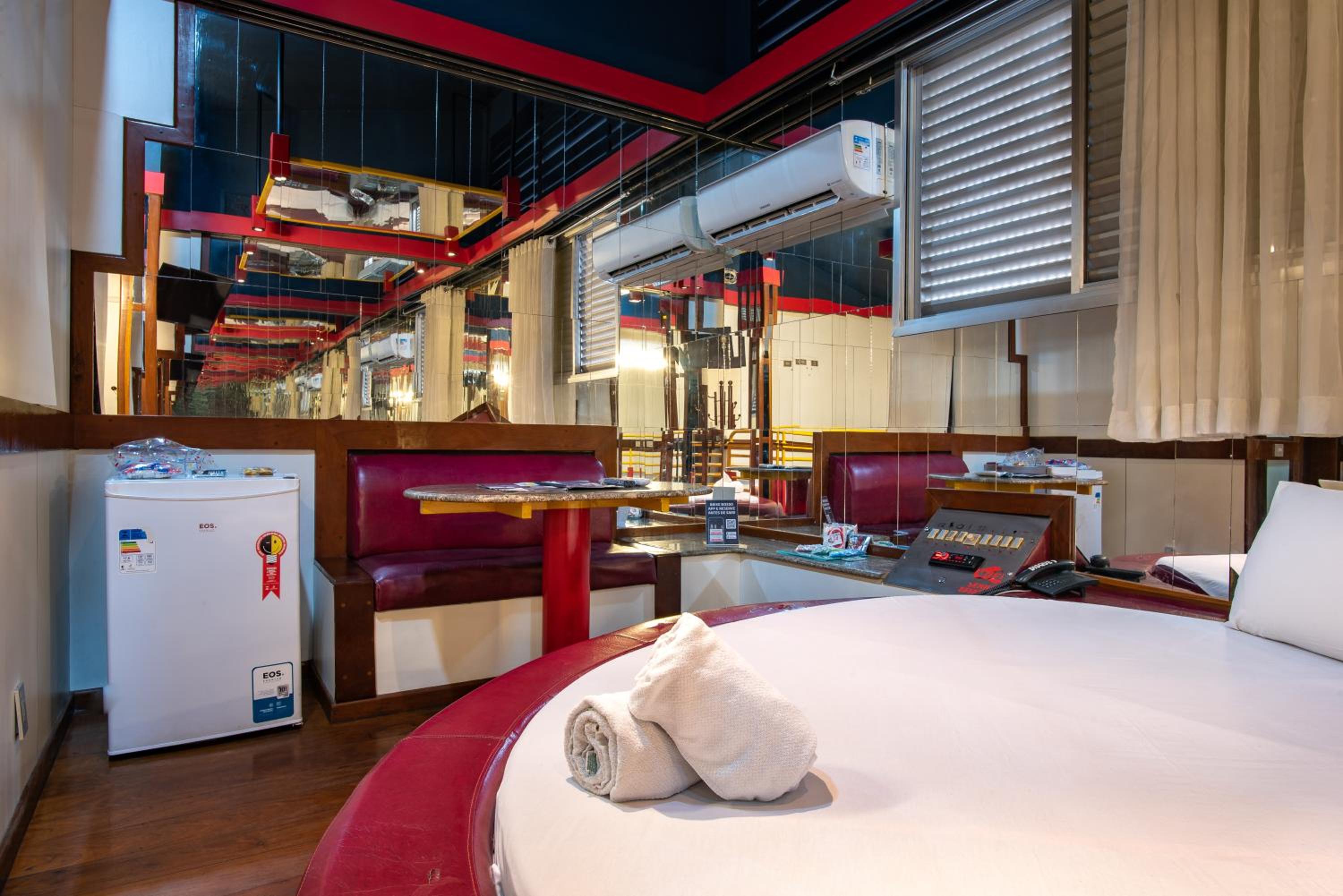 Deluxe Suite - Photo 13