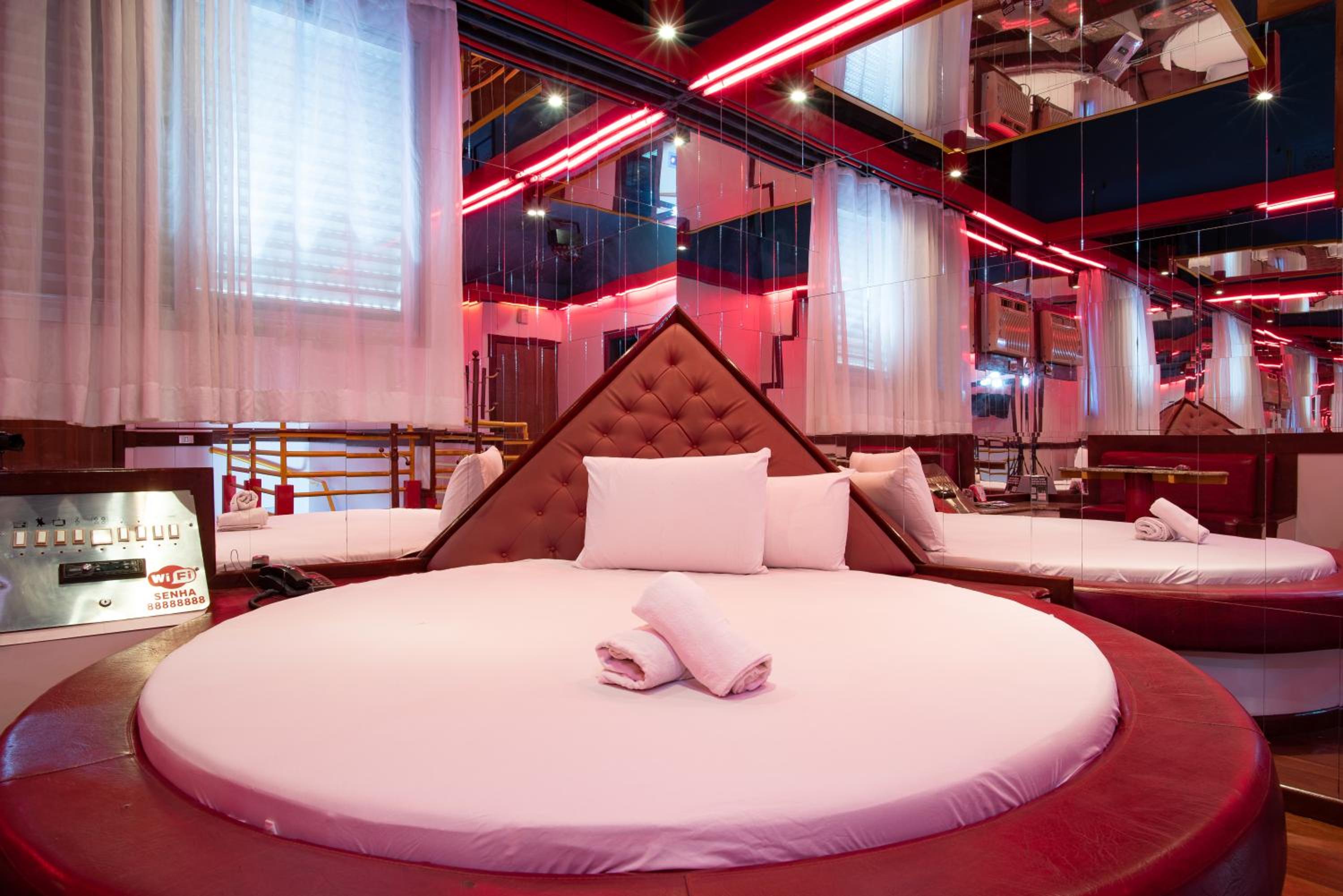 Deluxe Suite - Photo 10