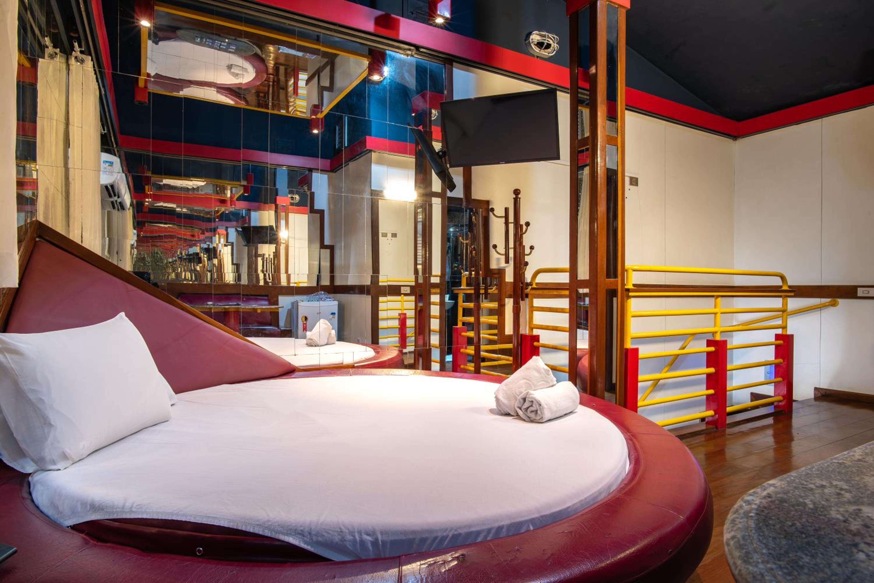 Deluxe Suite - Photo 14