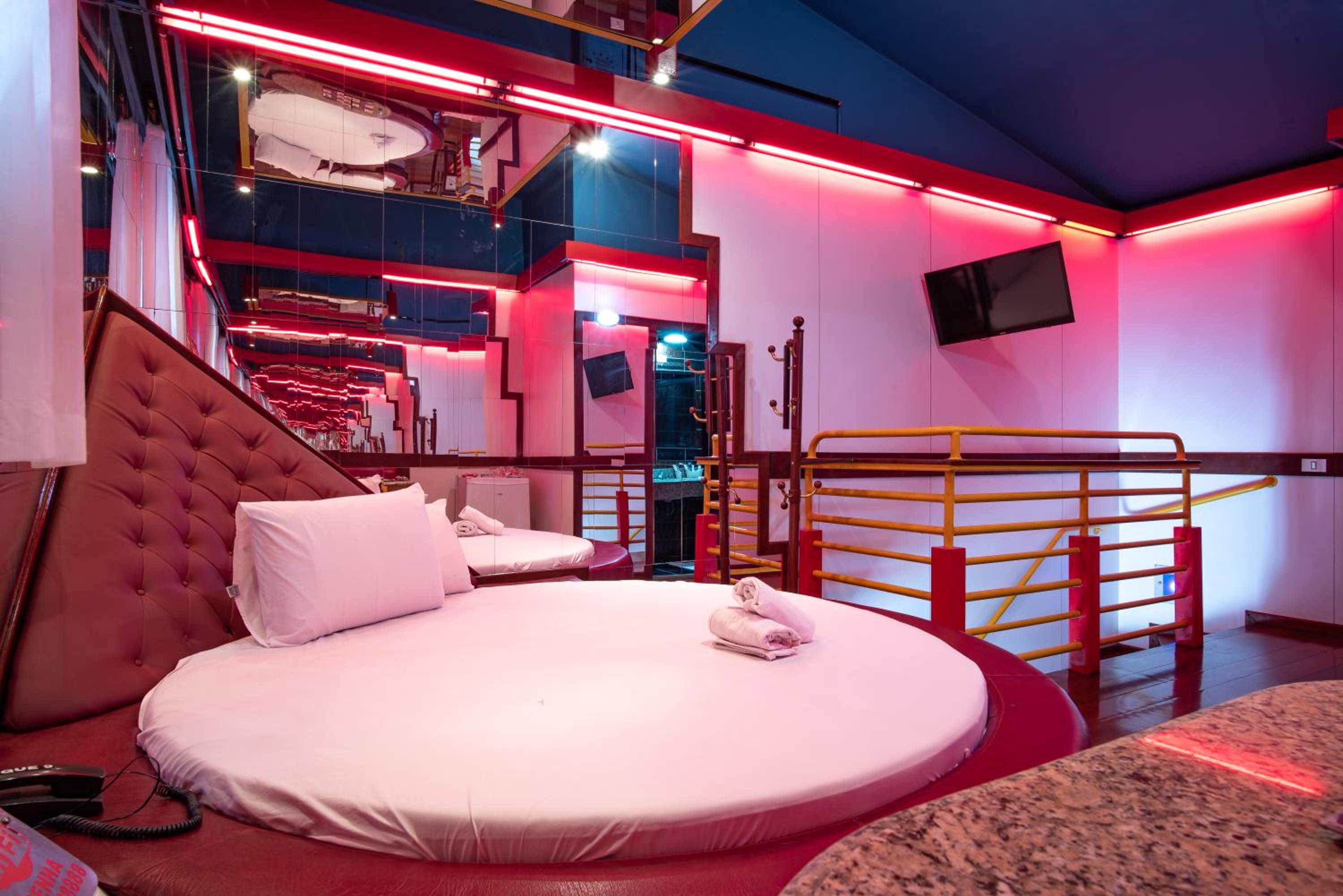 Deluxe Suite - Photo 23