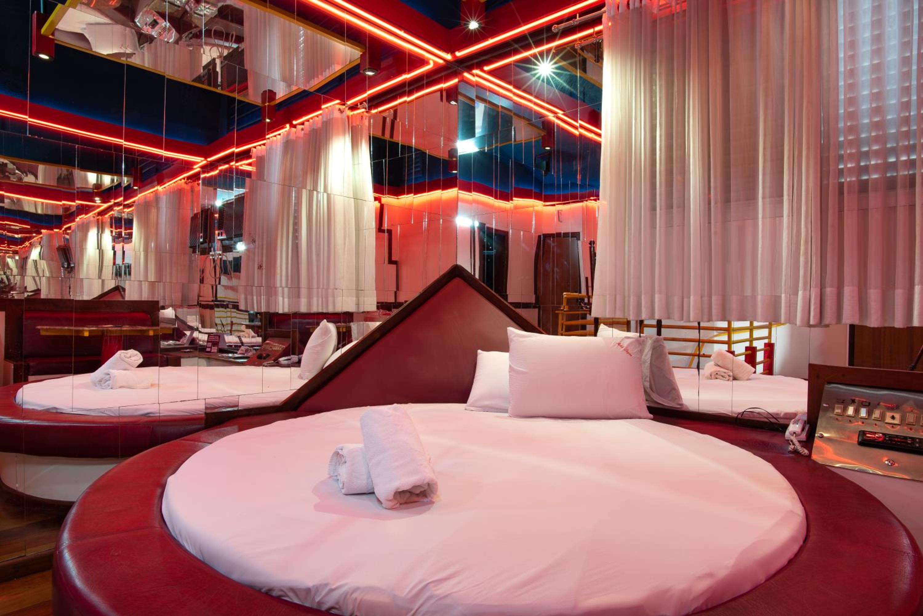 Deluxe Suite - Photo 12