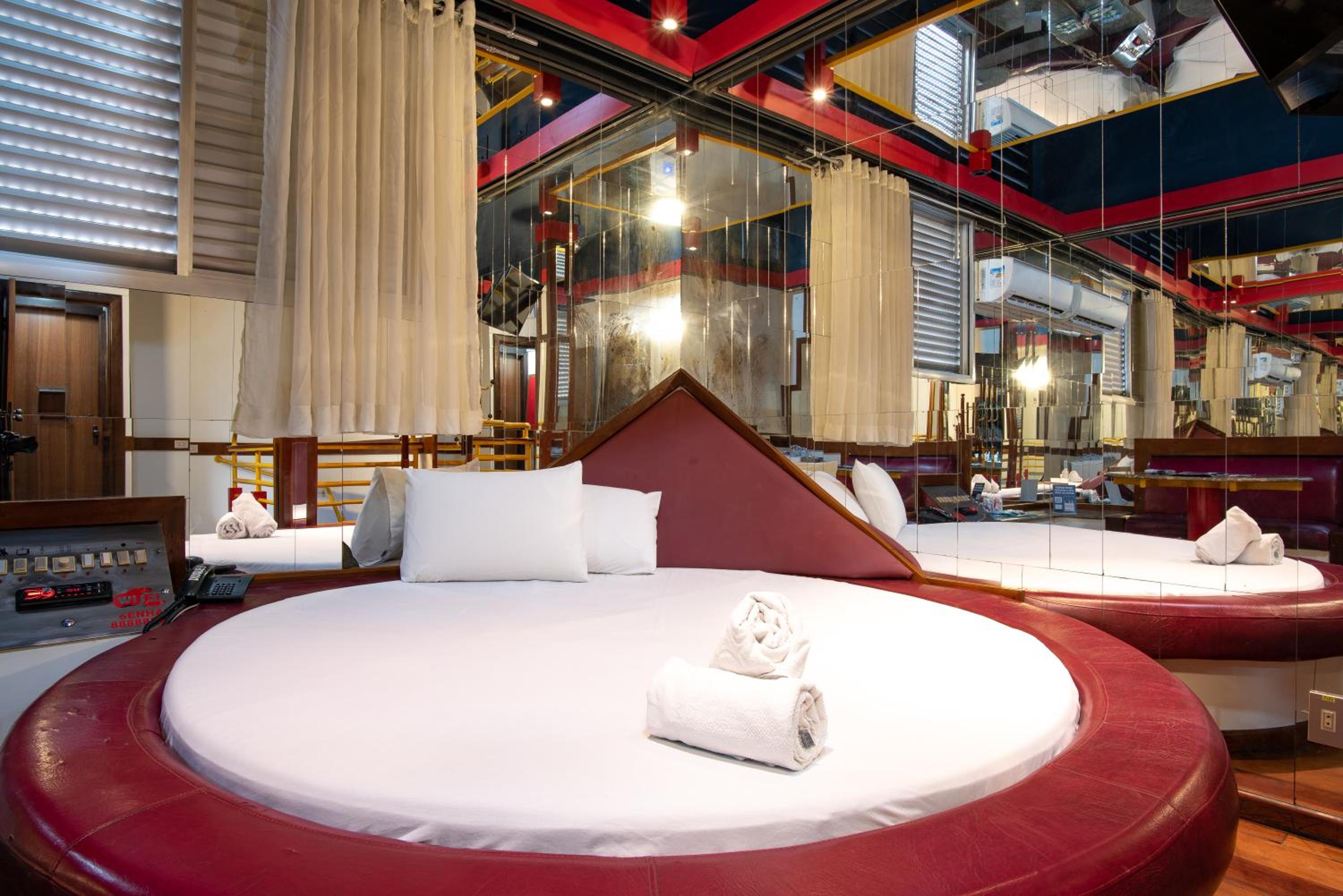 Deluxe Suite - Photo 11