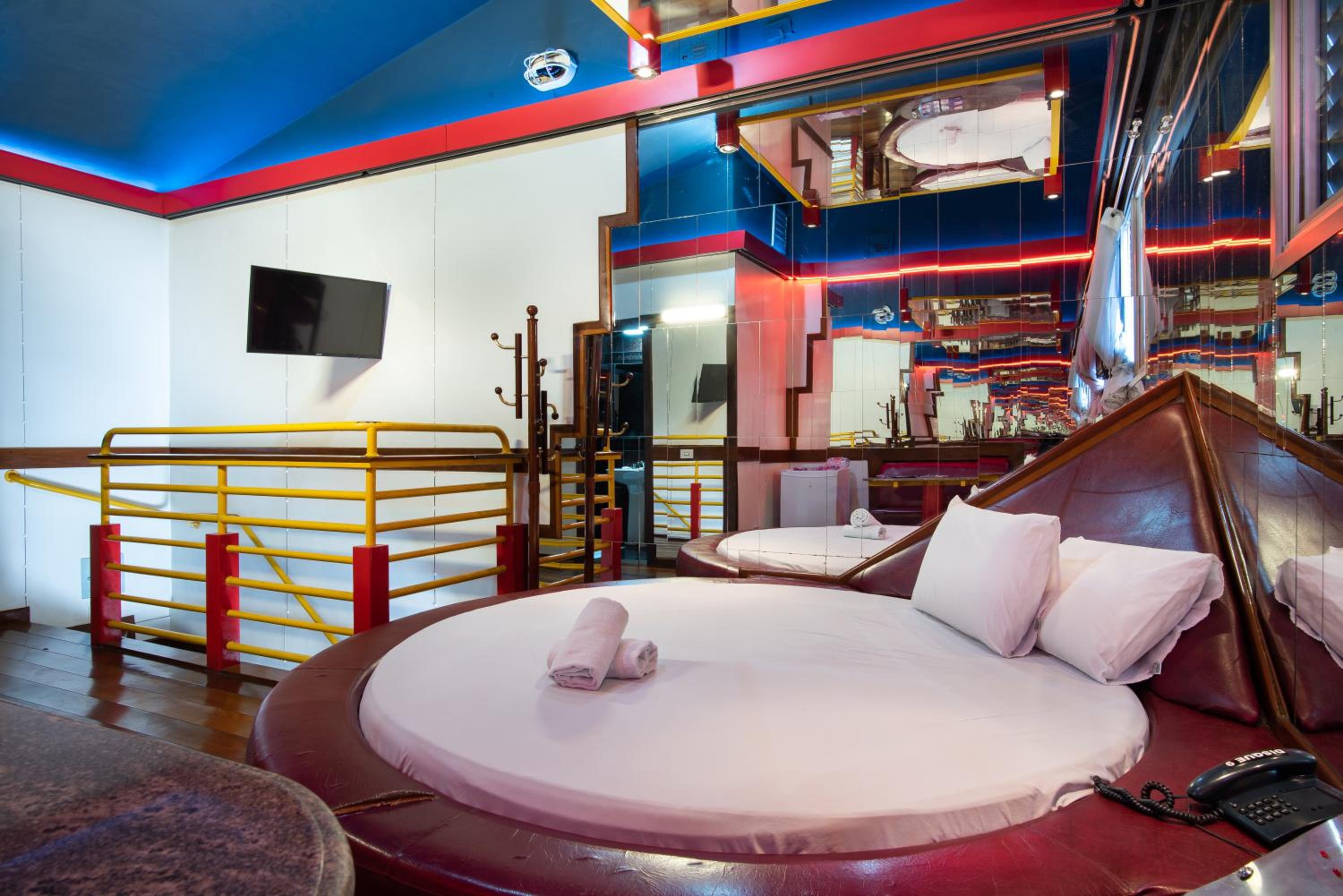 Deluxe Suite - Photo 20