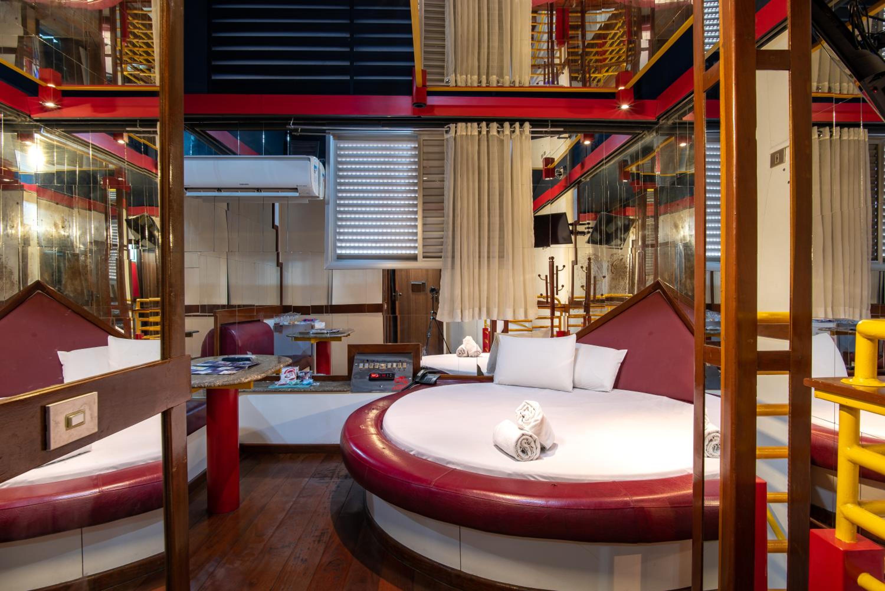 Deluxe Suite - Photo 7