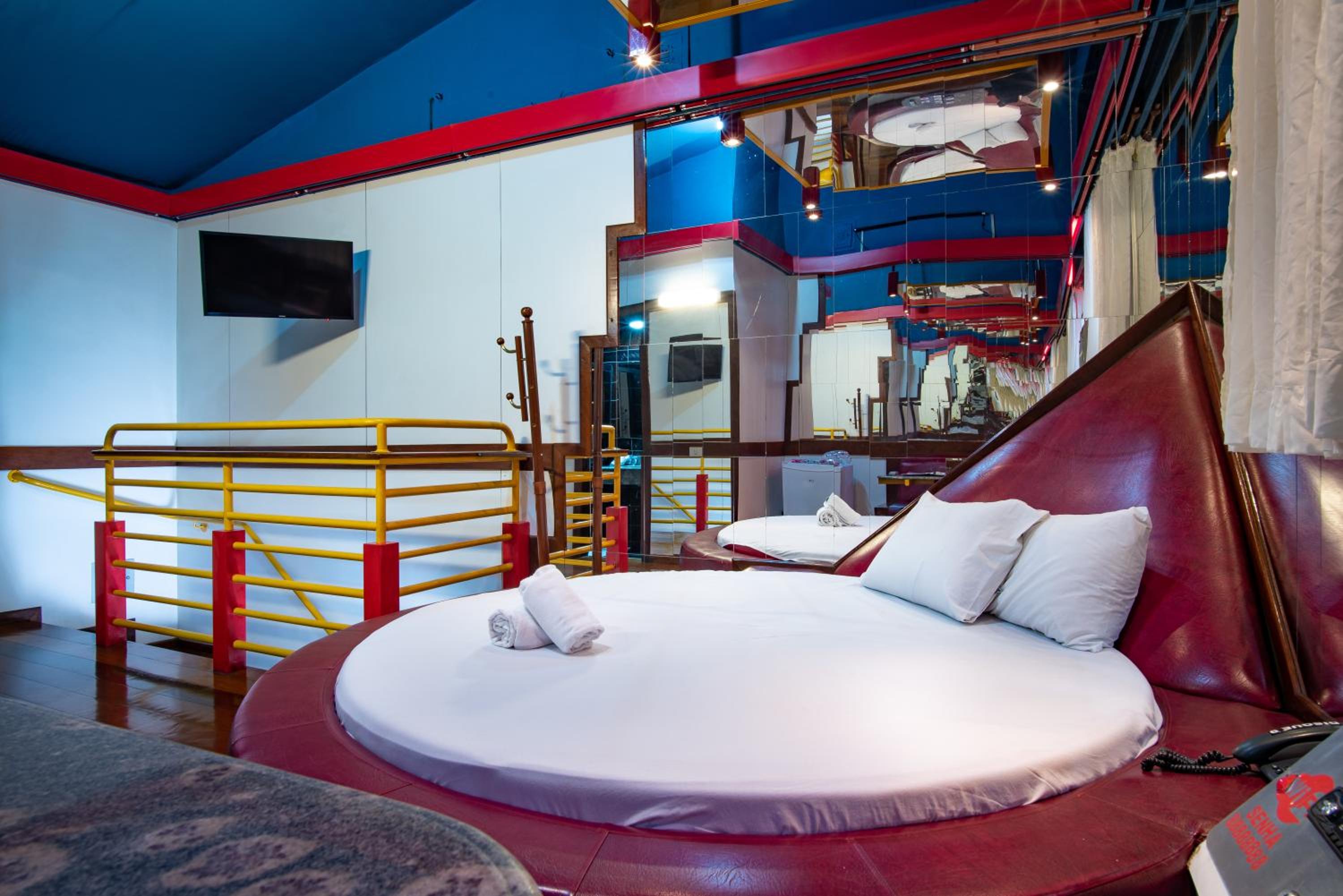 Deluxe Suite - Photo 8