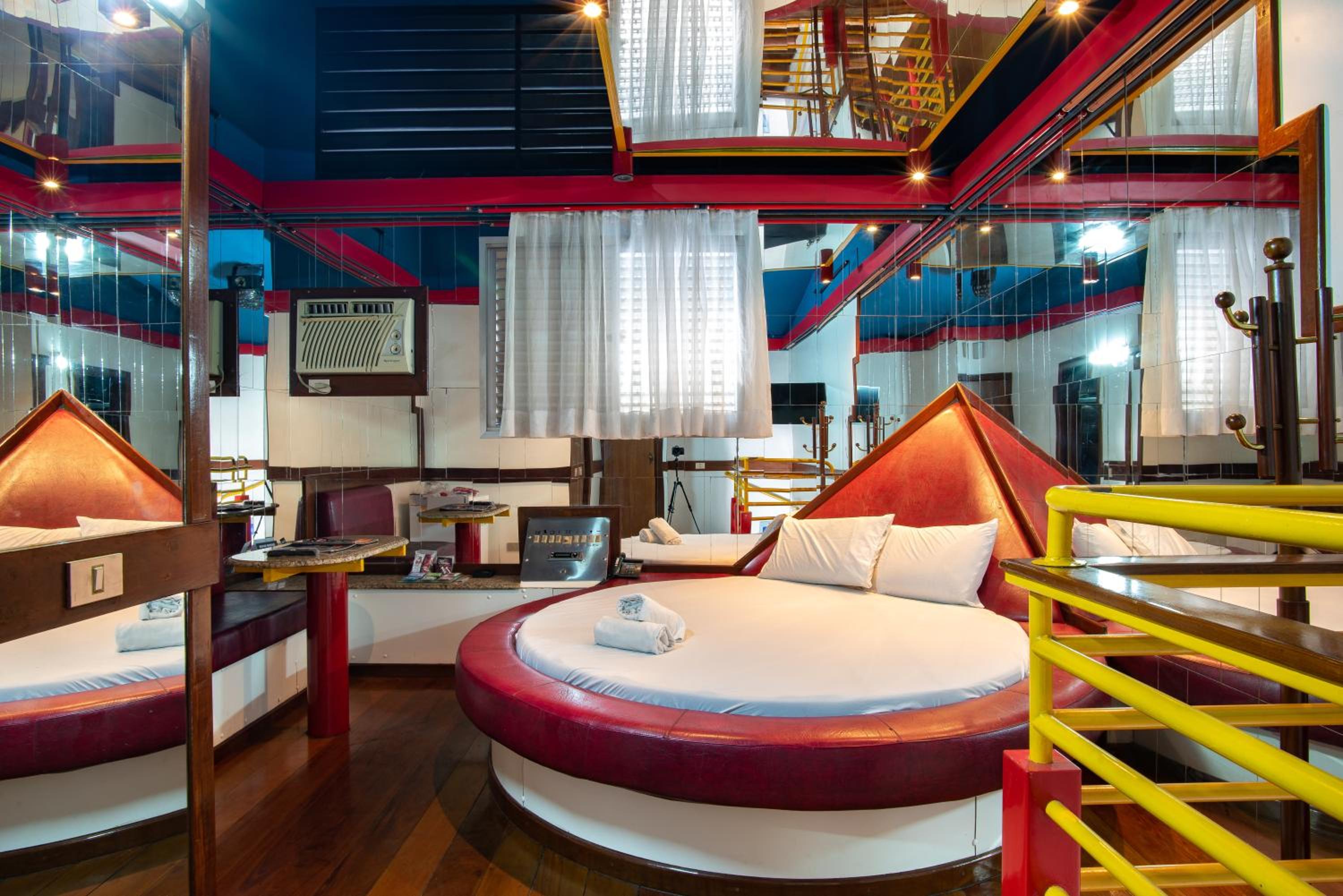 Deluxe Suite - Photo 2