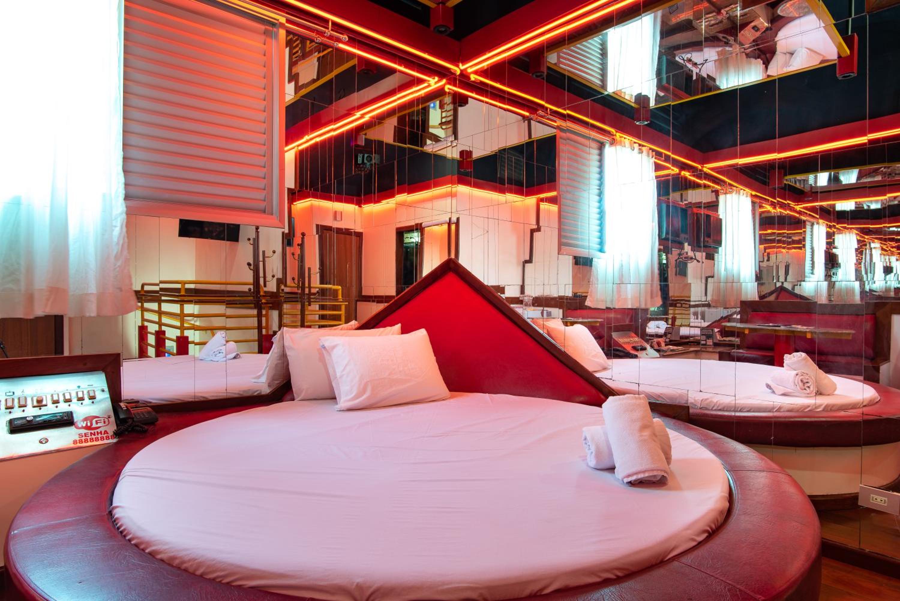 Deluxe Suite - Photo 9
