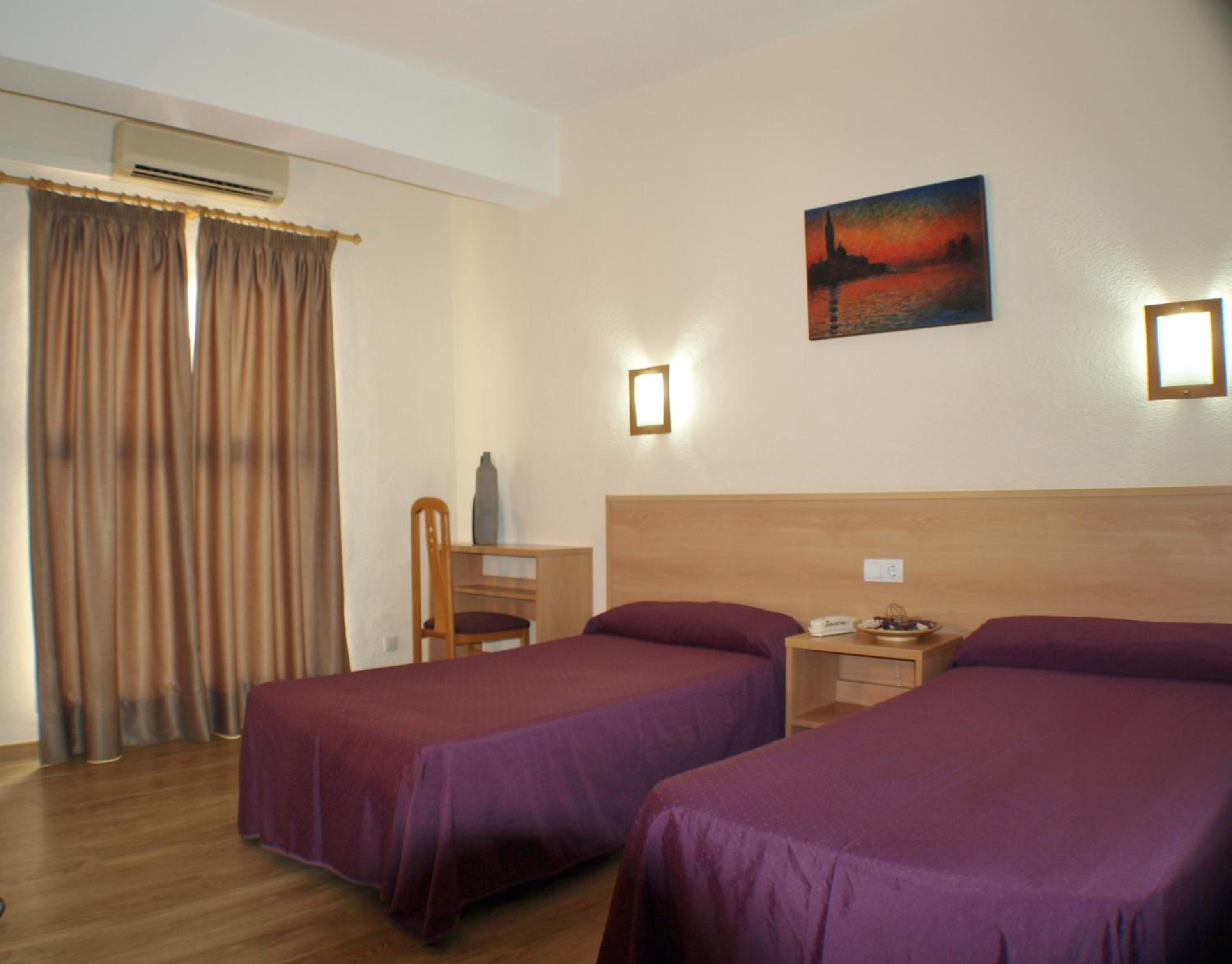 Twin Room - Photo 1