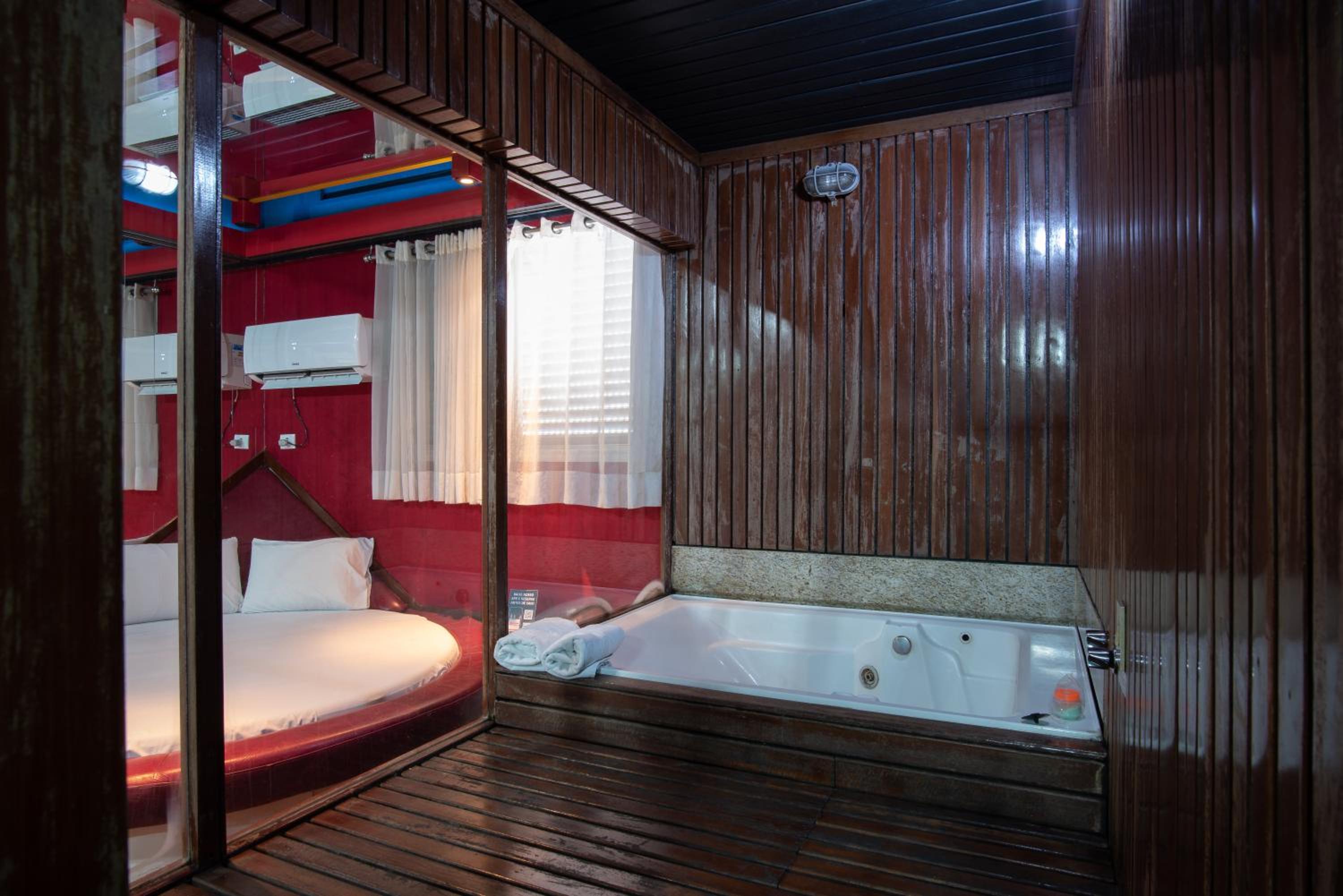Suite with Spa Bath - Photo 1