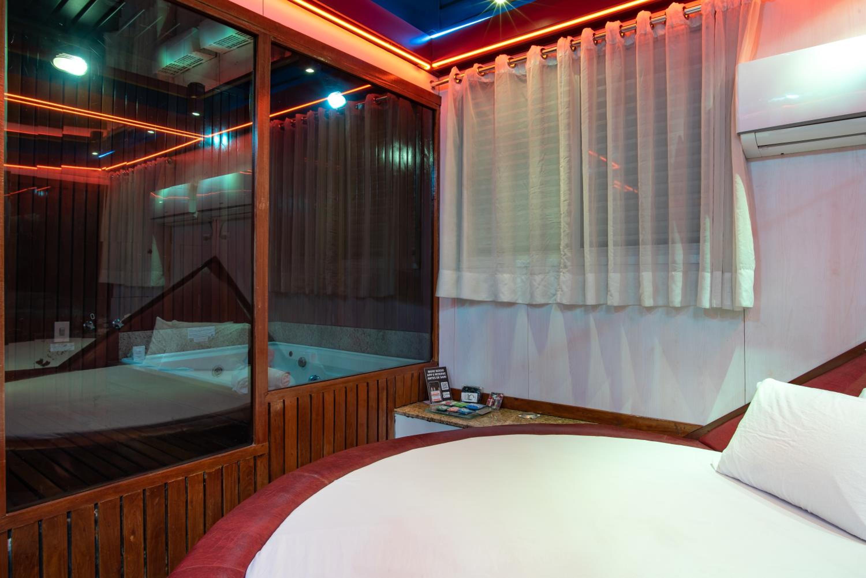 Suite with Spa Bath - Photo 12