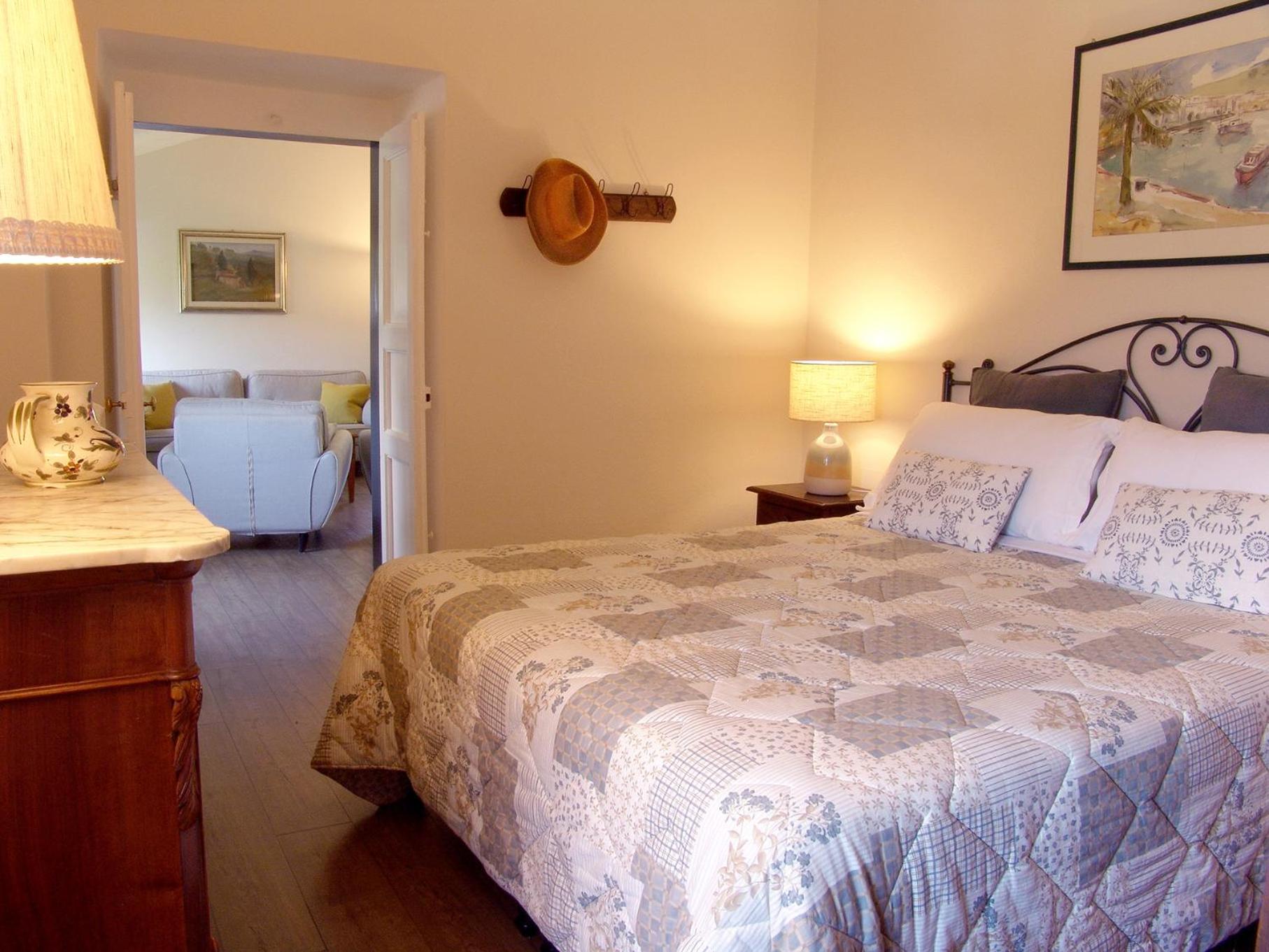 Three-Bedroom Apartment with Private Garden photo 3