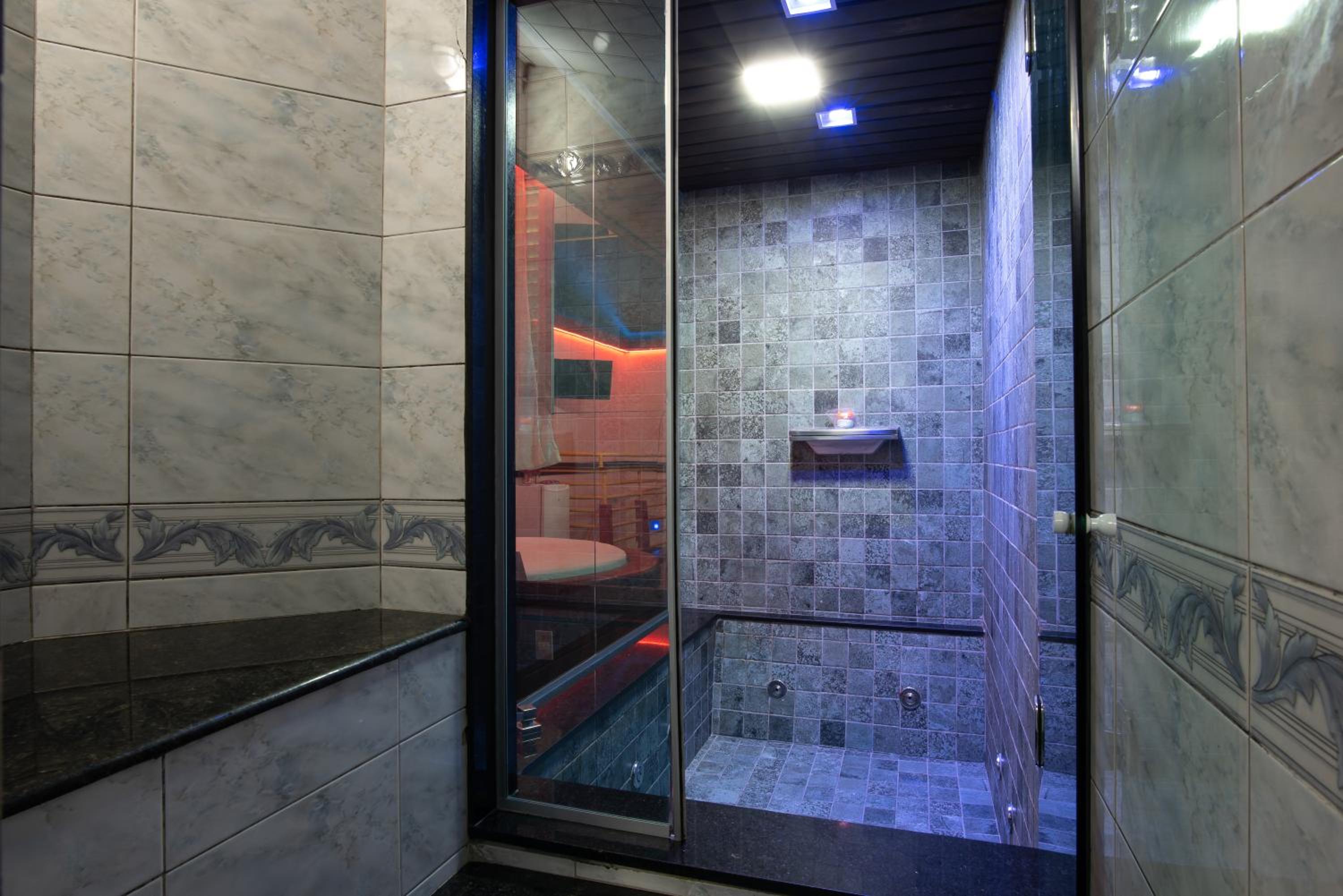 Suite with Spa Bath - Photo 25