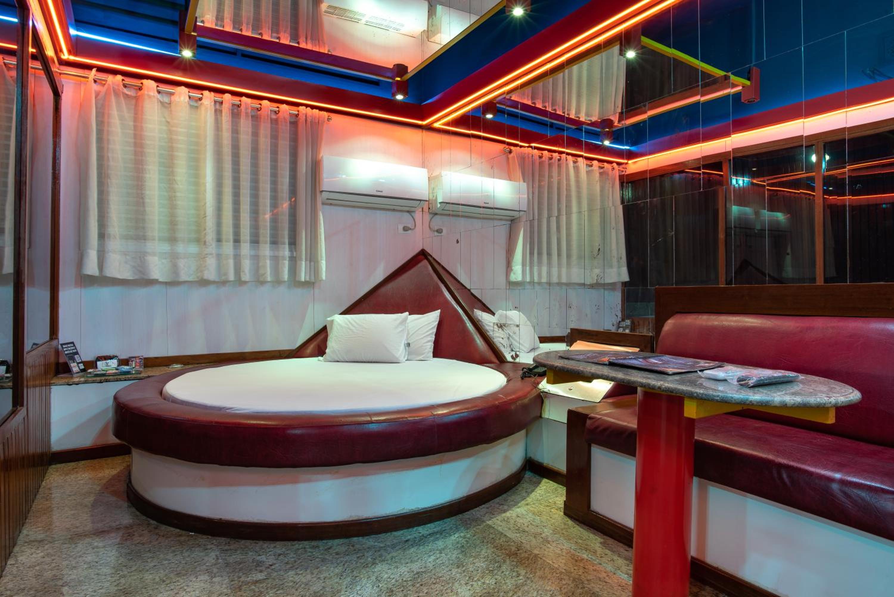 Suite with Spa Bath - Photo 15