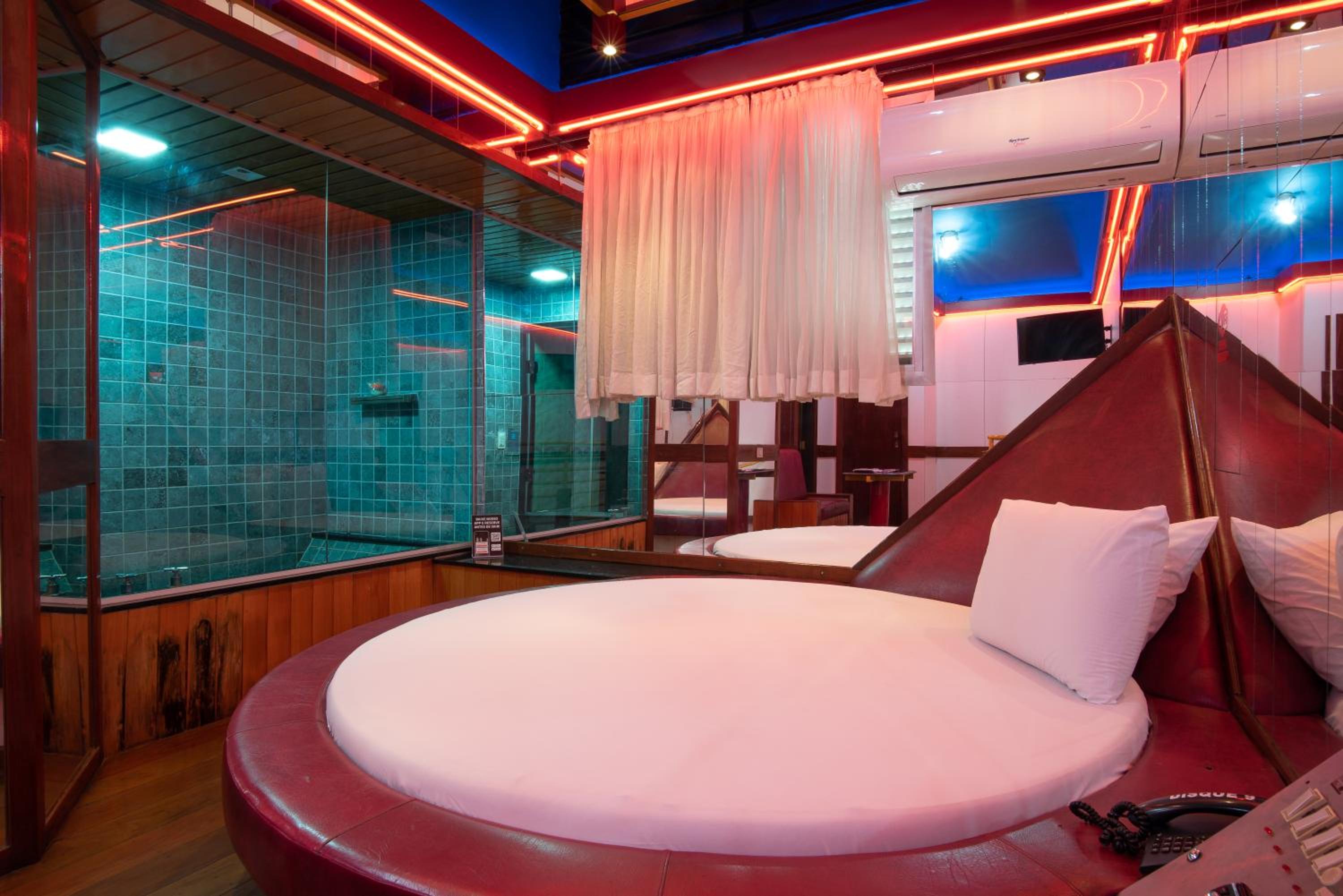 Suite with Spa Bath - Photo 14