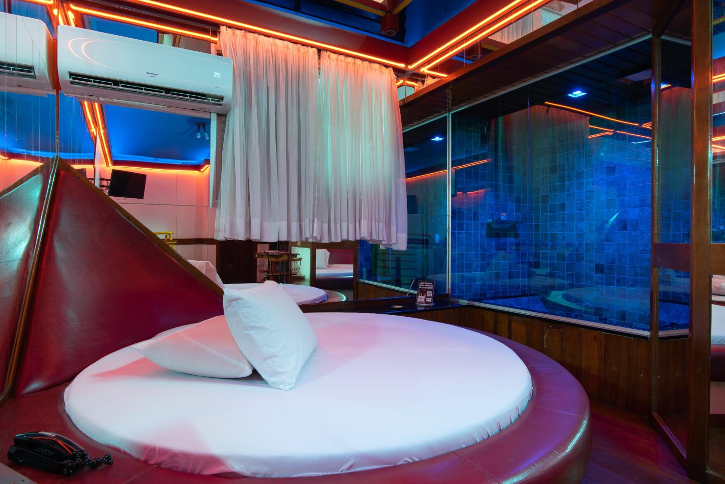 Suite with Spa Bath - Photo 34