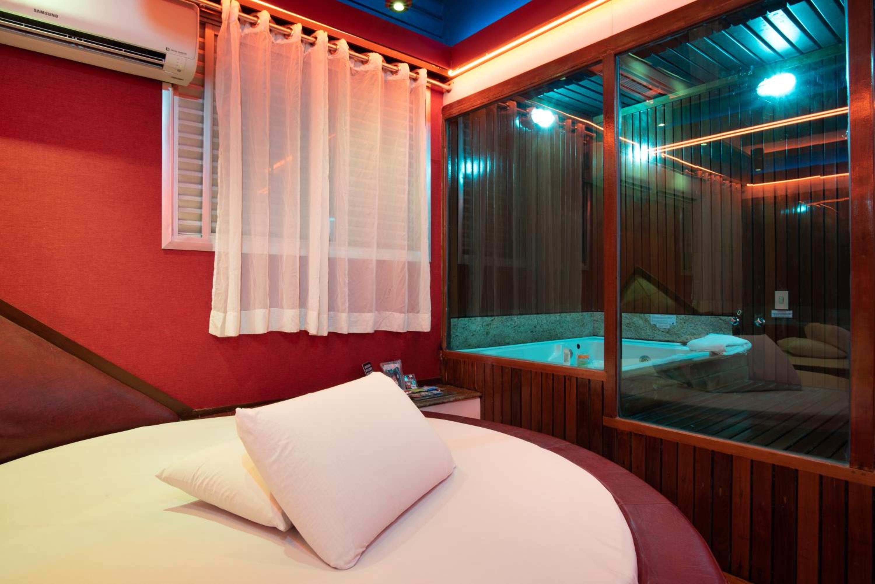 Suite with Spa Bath - Photo 33