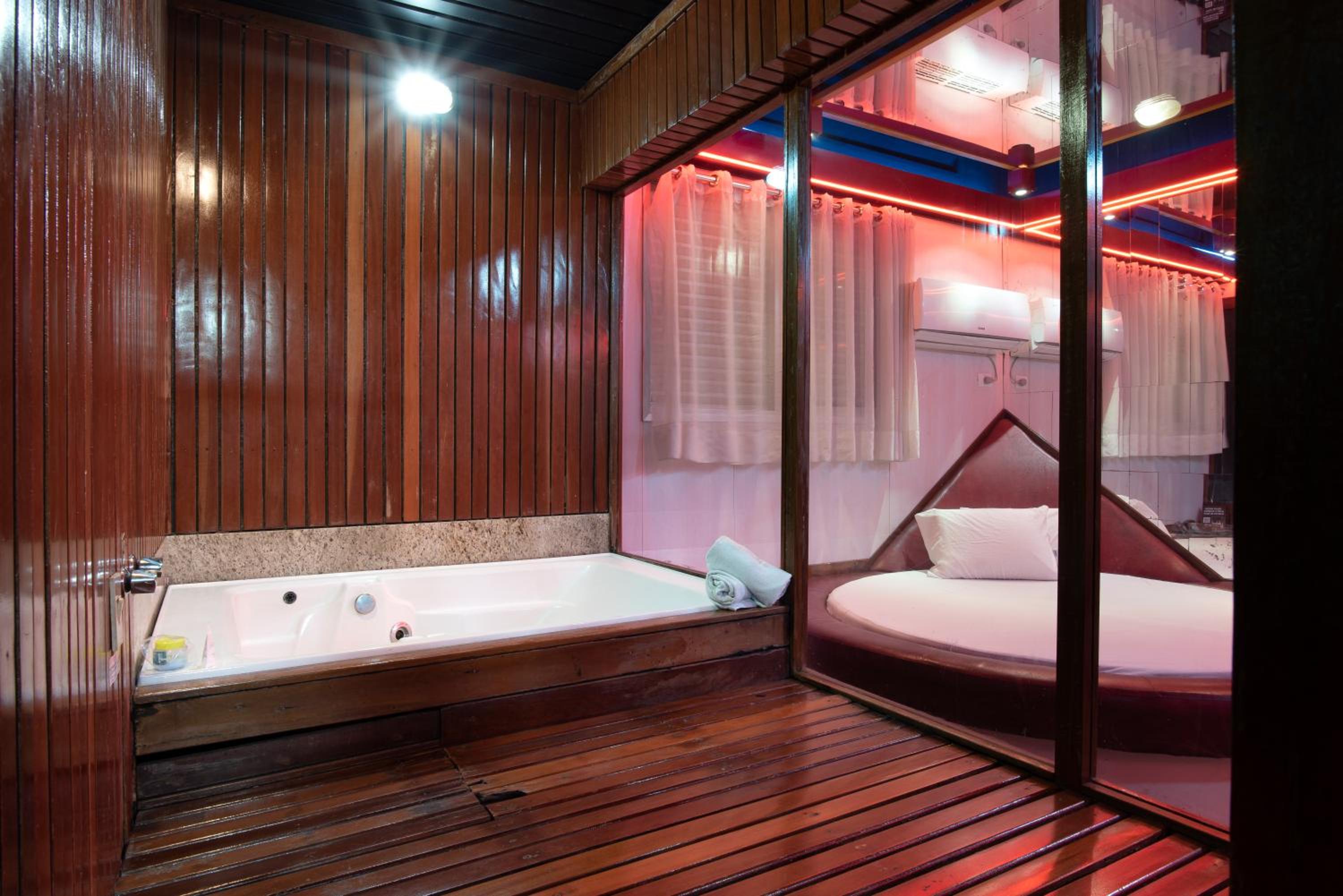 Suite with Spa Bath - Photo 8