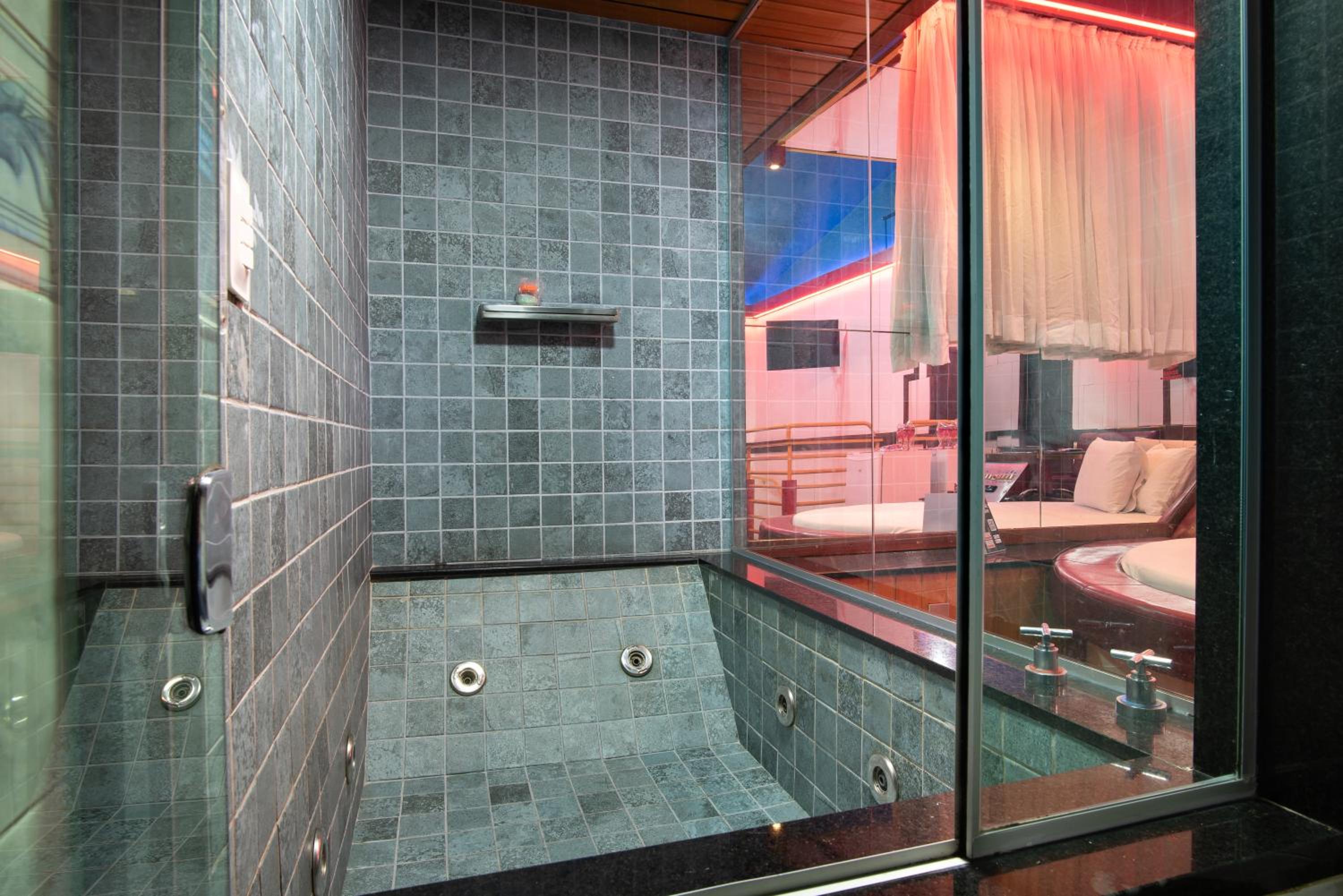 Suite with Spa Bath - Photo 9