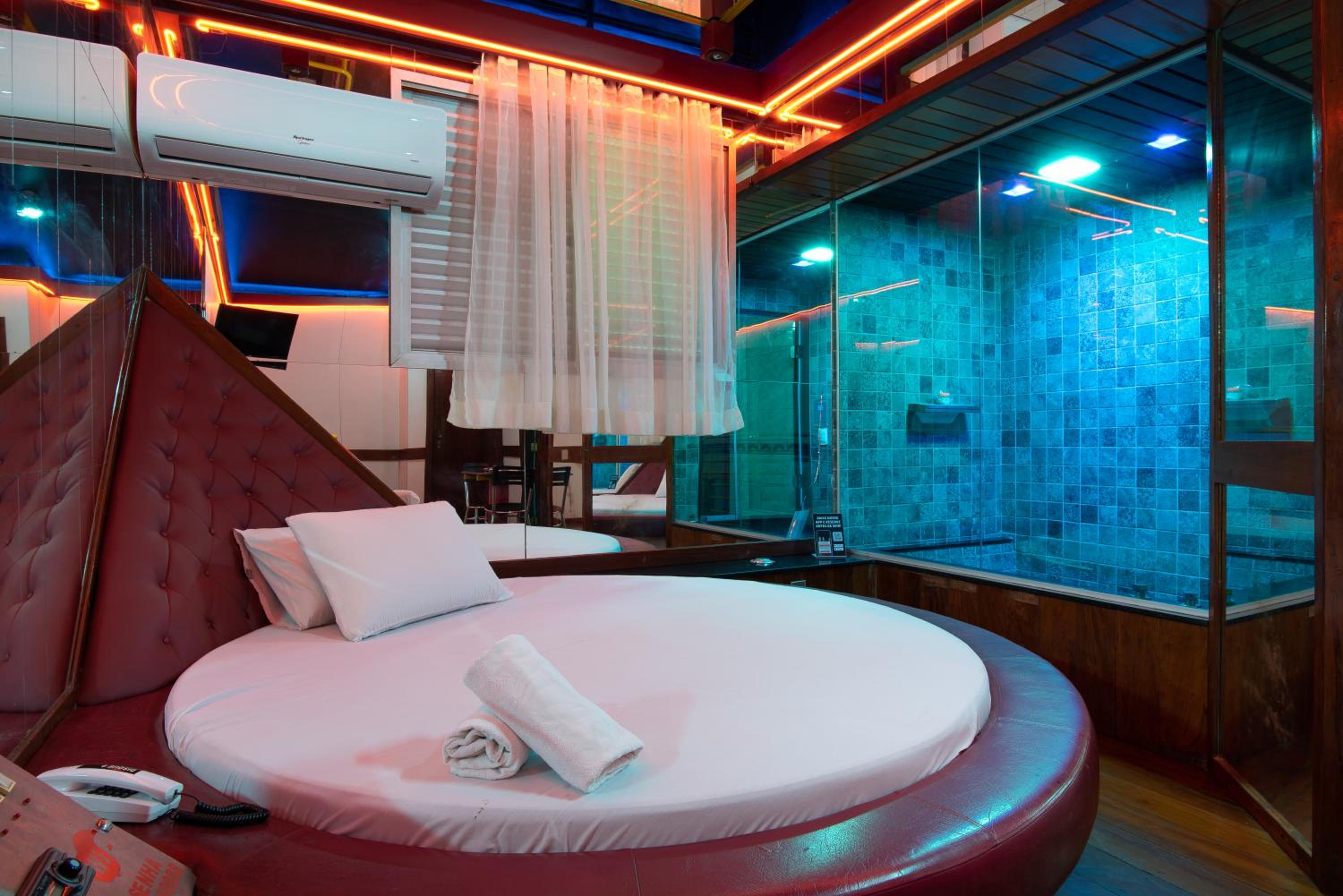 Suite with Spa Bath - Photo 3