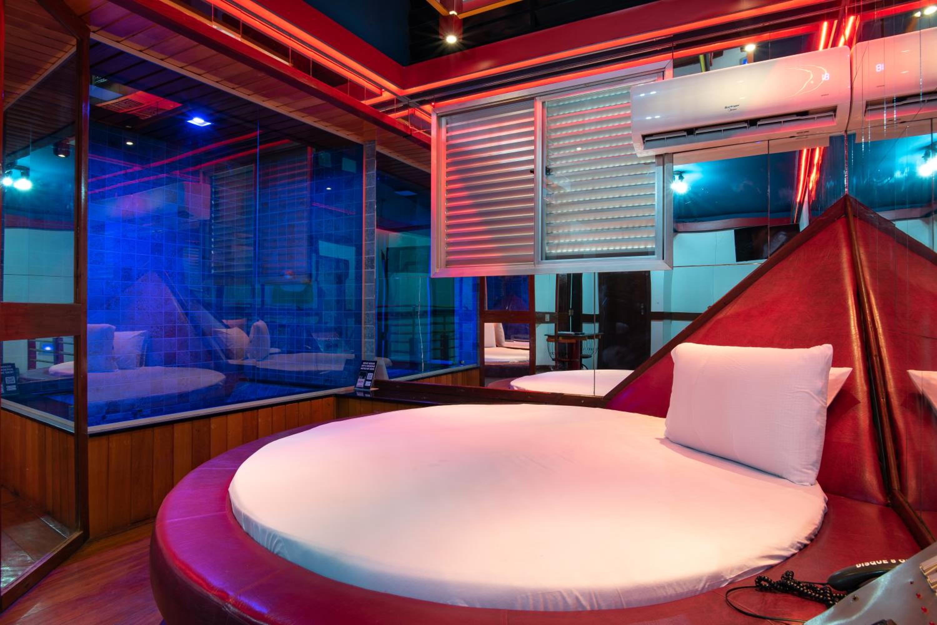 Suite with Spa Bath - Photo 23