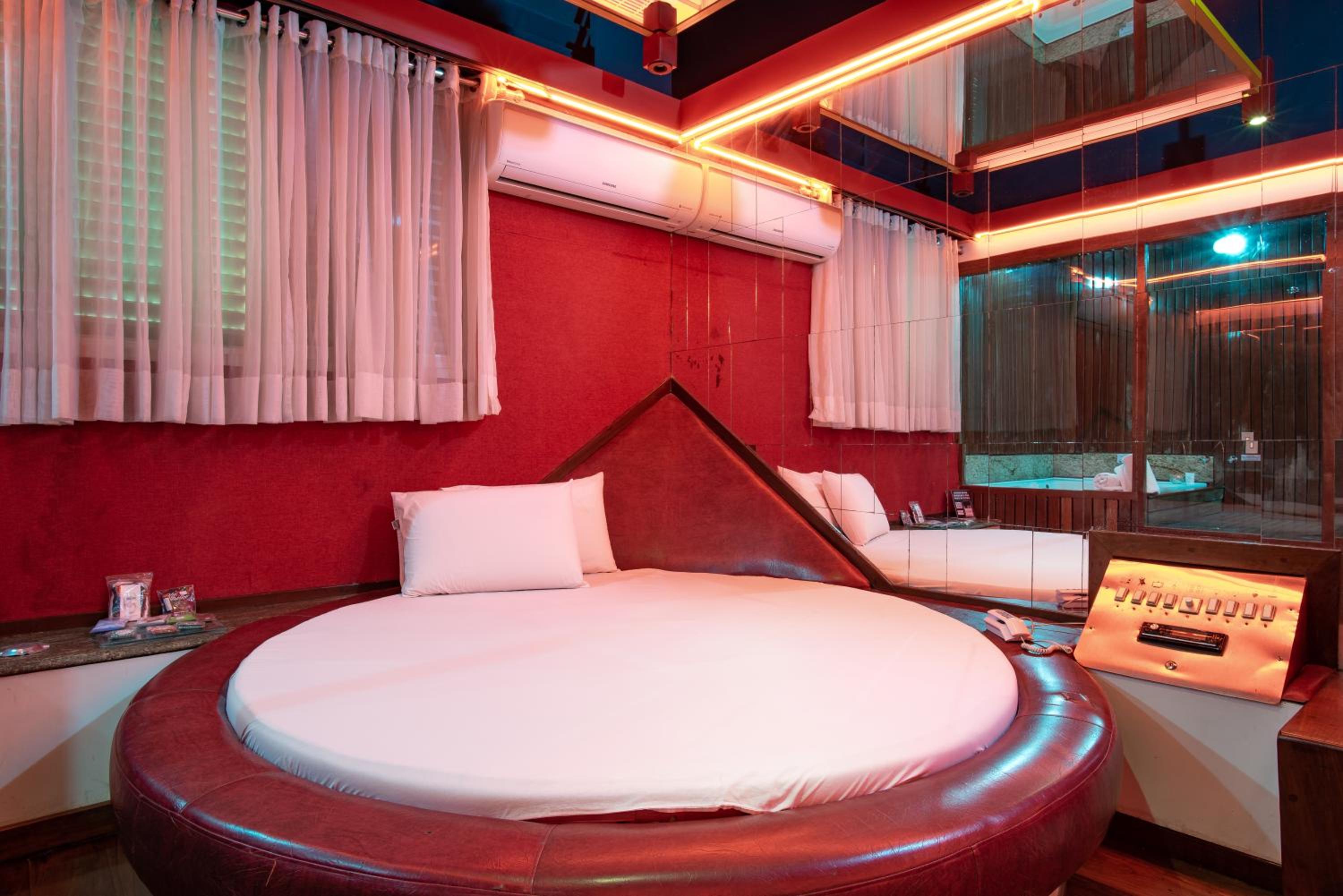 Suite with Spa Bath - Photo 22
