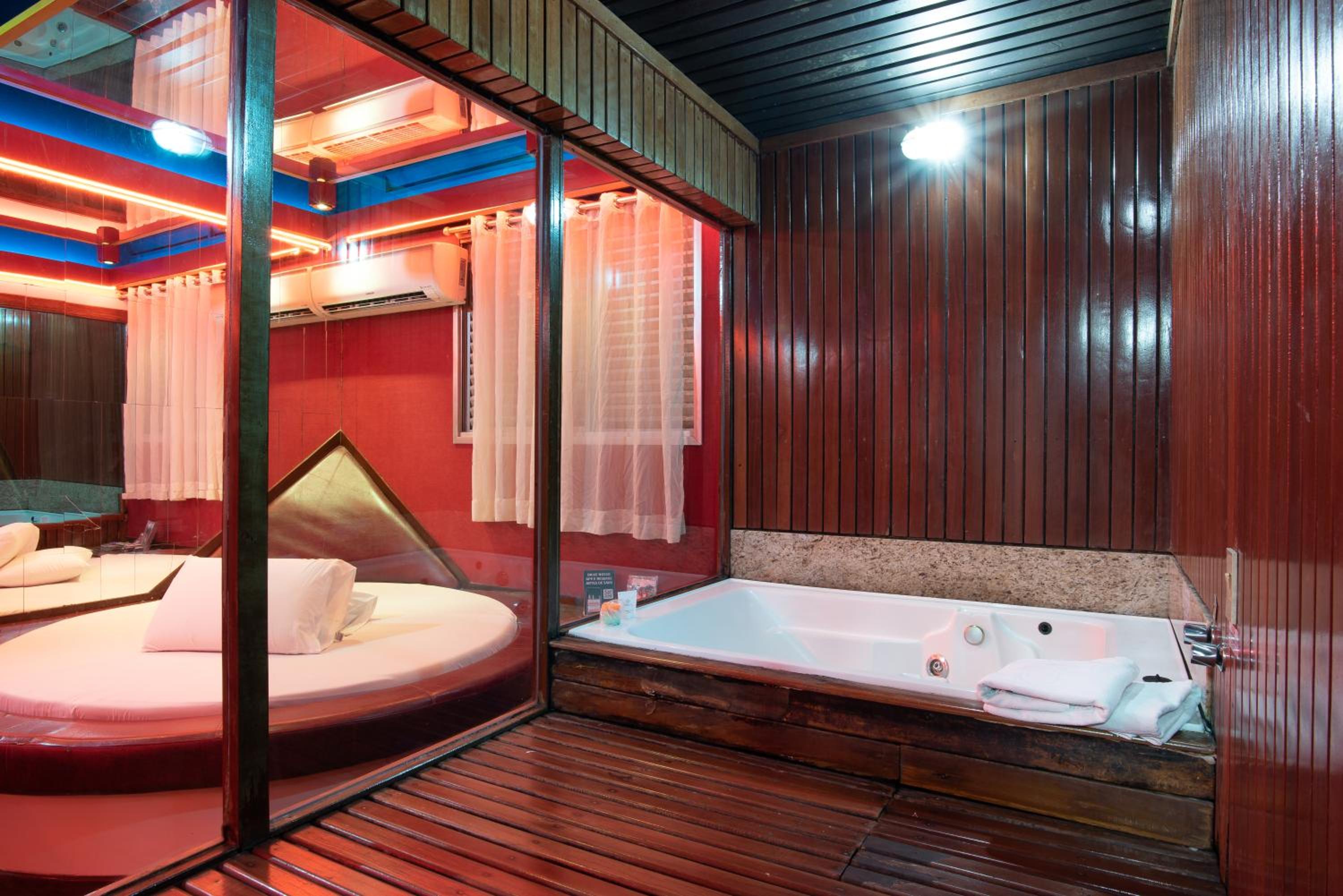 Suite with Spa Bath - Photo 19