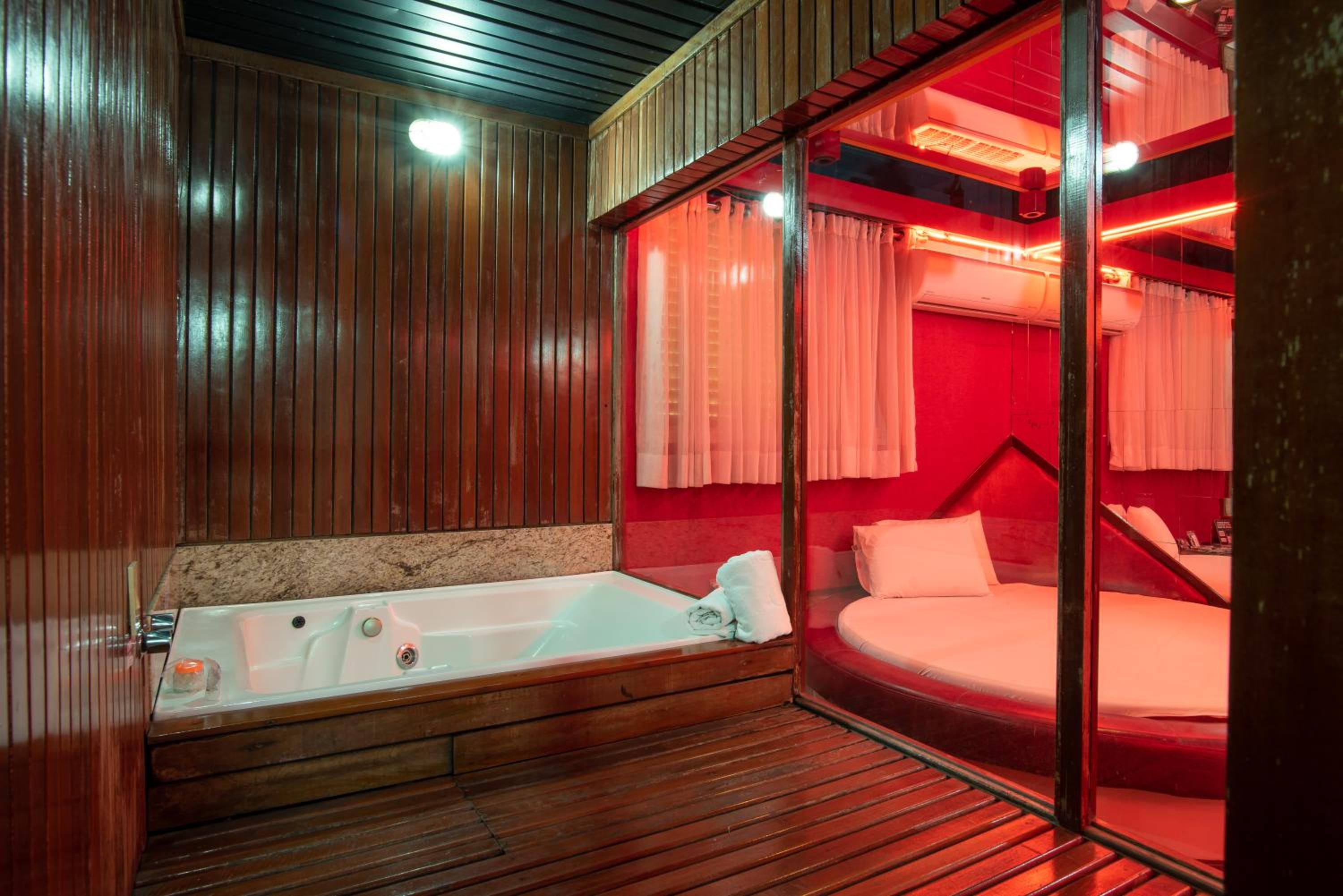 Suite with Spa Bath - Photo 17