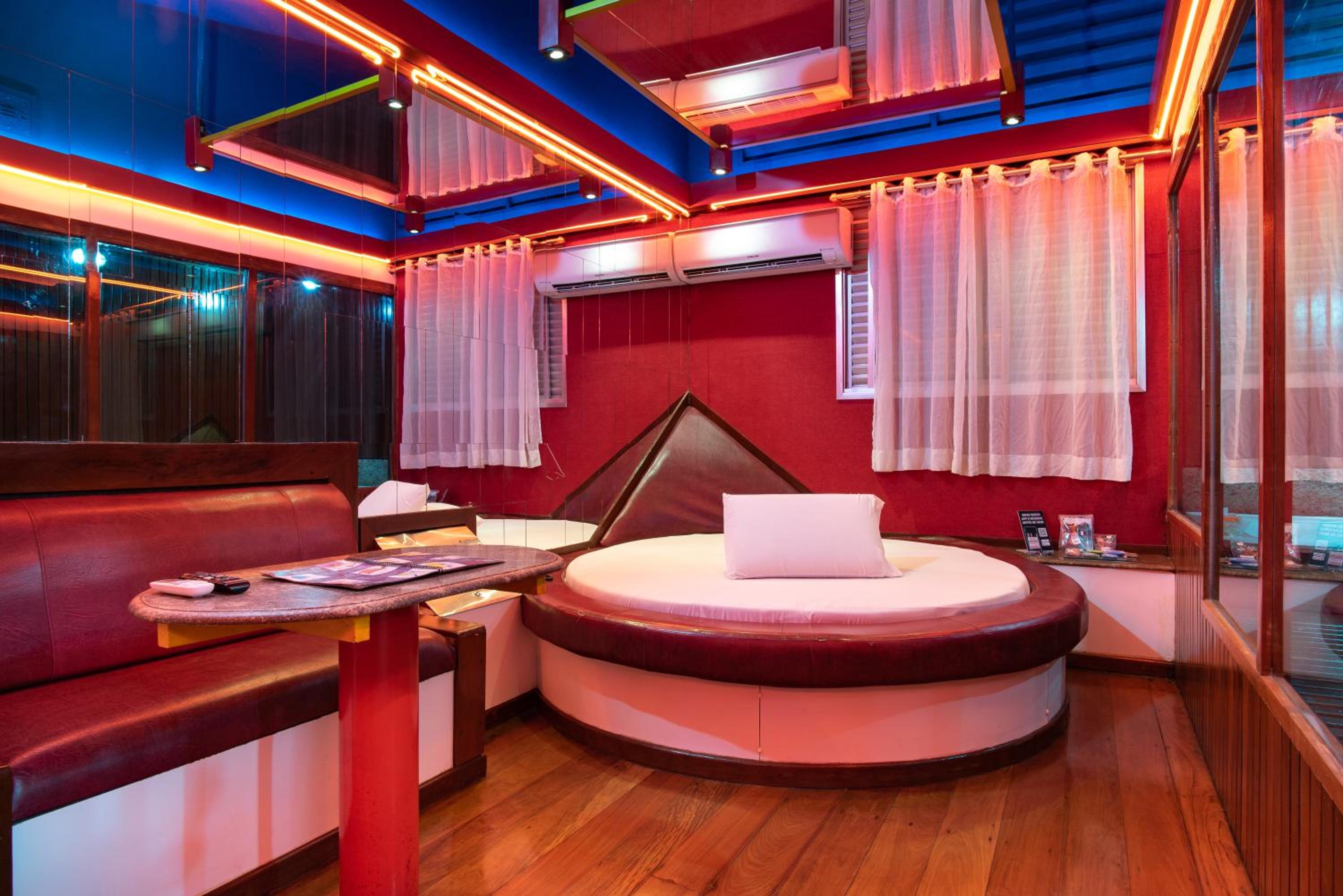 Suite with Spa Bath - Photo 4