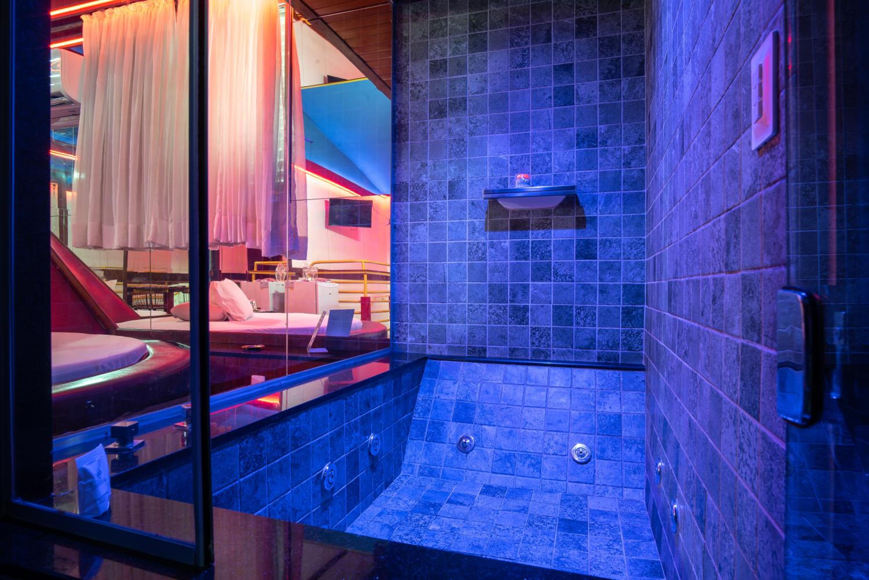 Suite with Spa Bath - Photo 10