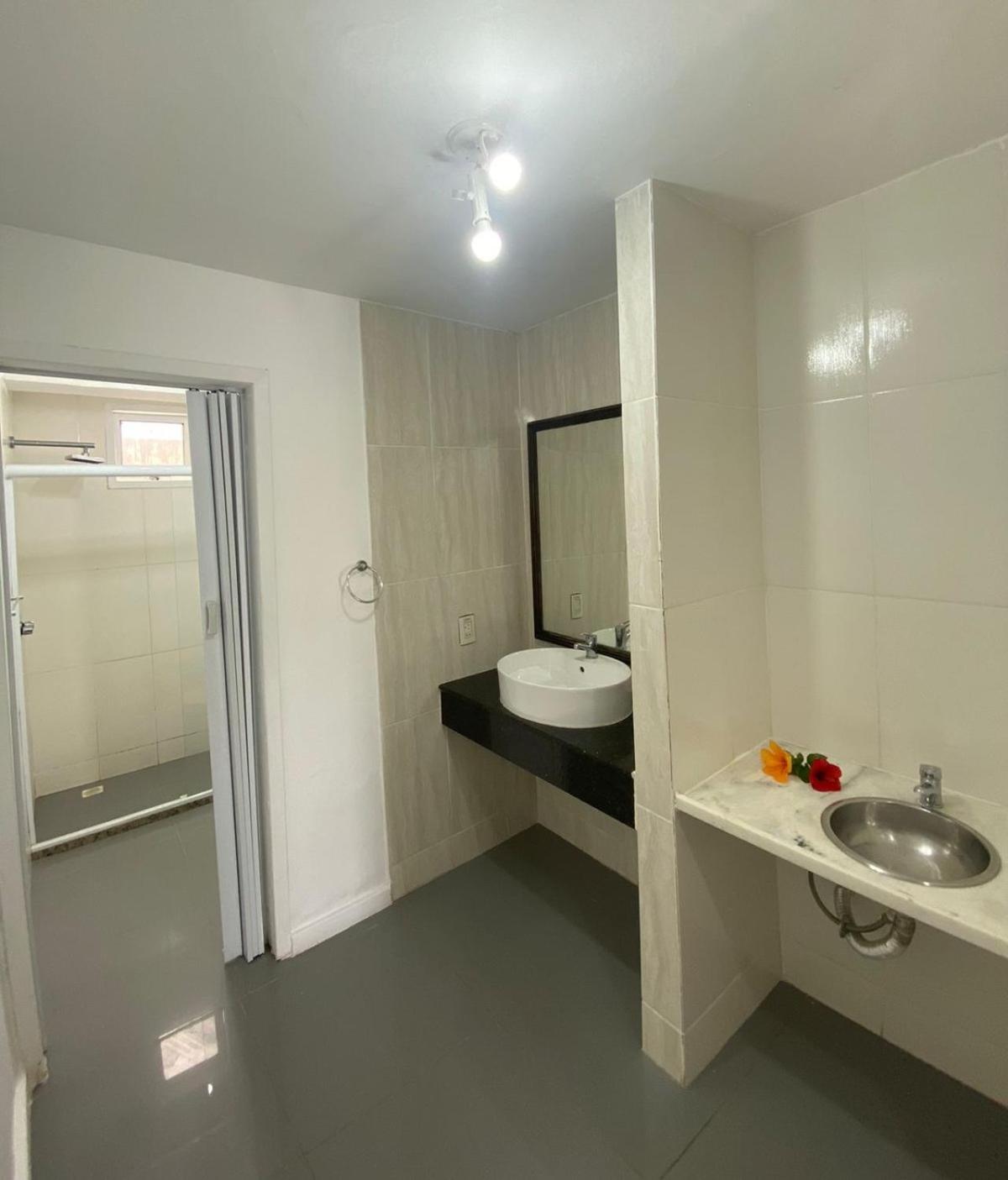 Queen Suite with Pool View - Photo 3