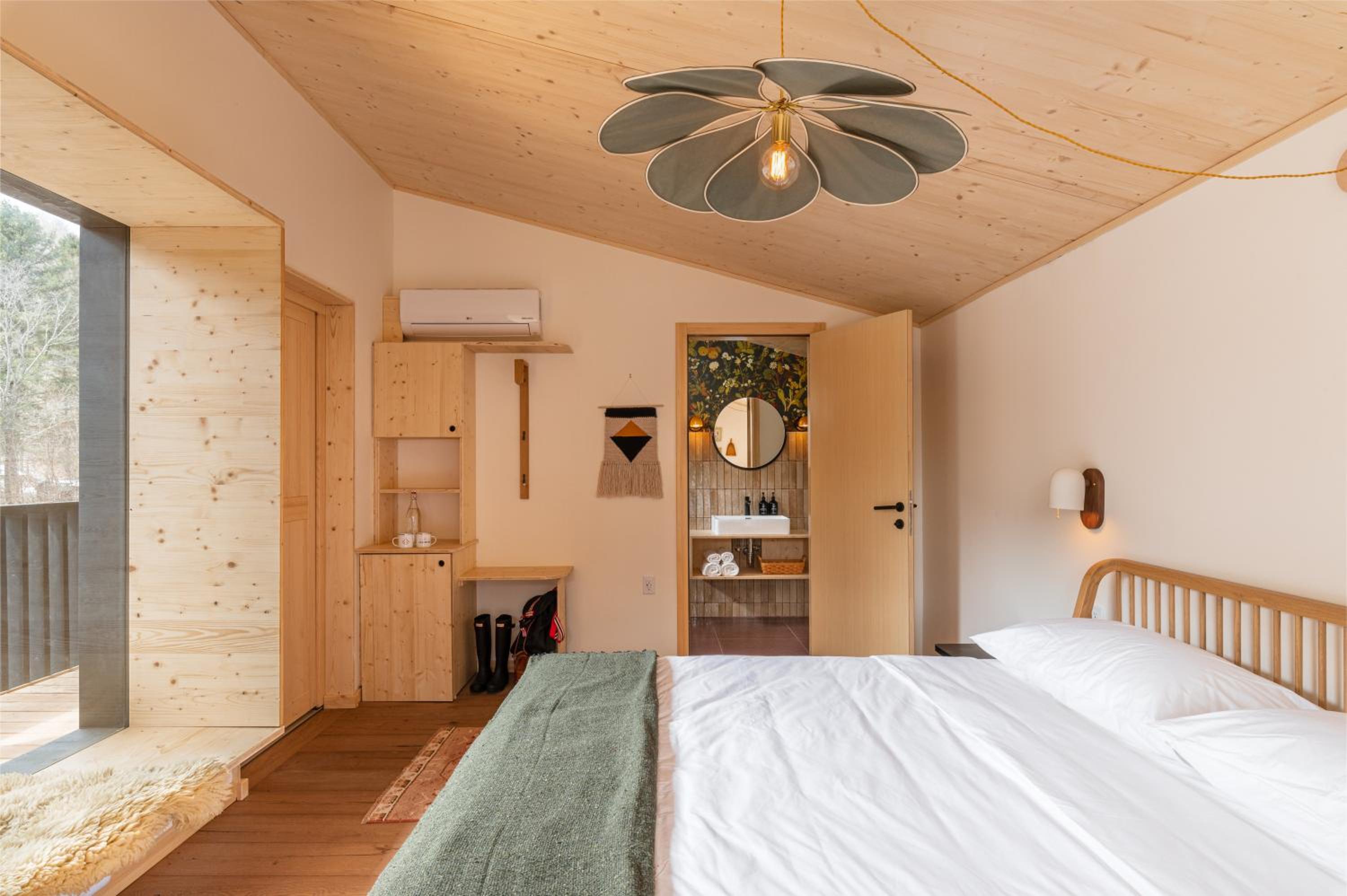 Deluxe King Room photo 1