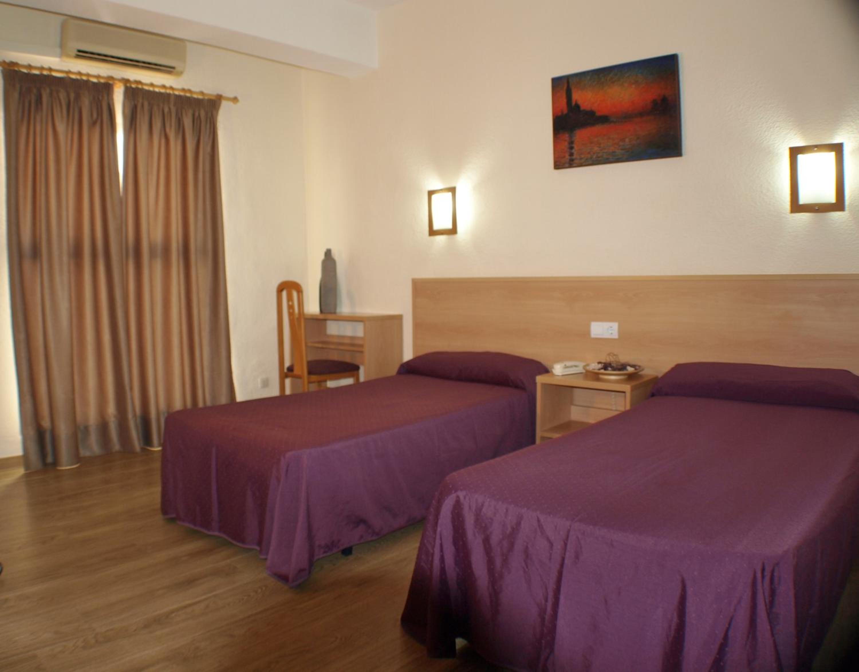 Twin Room - Photo 2