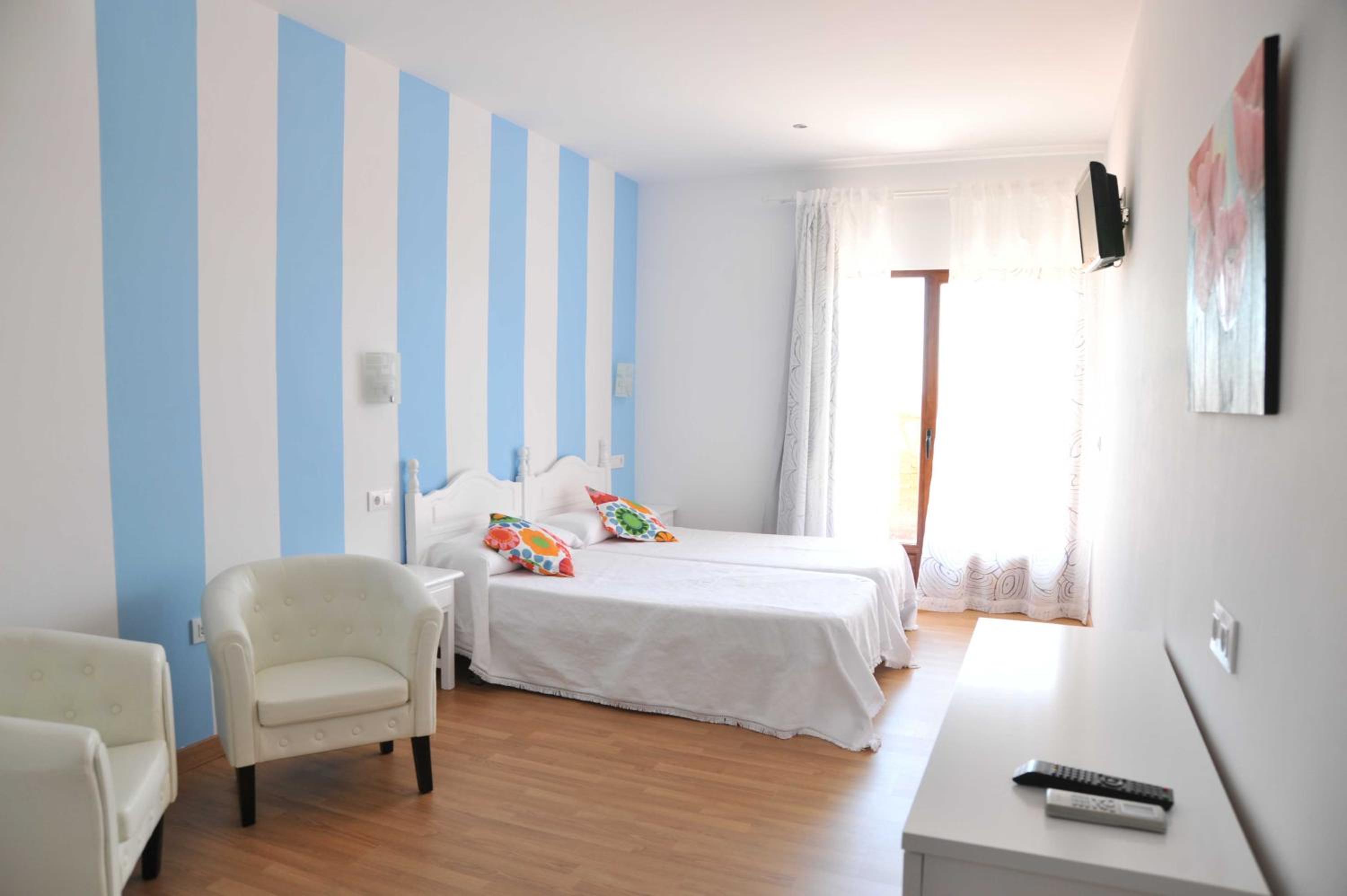 Double or Twin Room photo 3