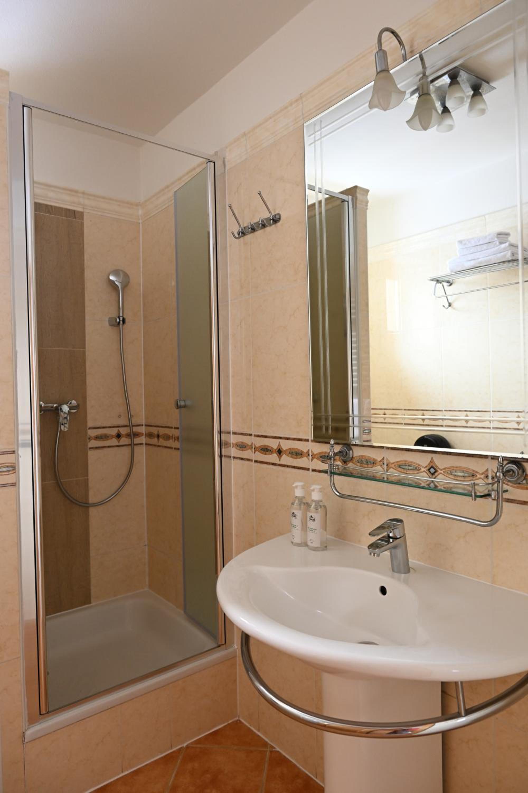Large Double Room photo 2