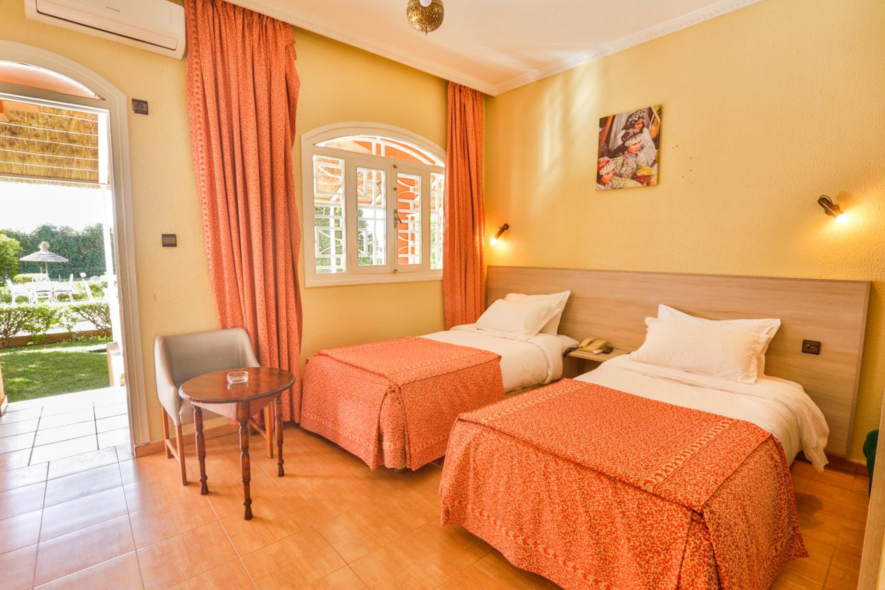Double Room with Pool View photo 2